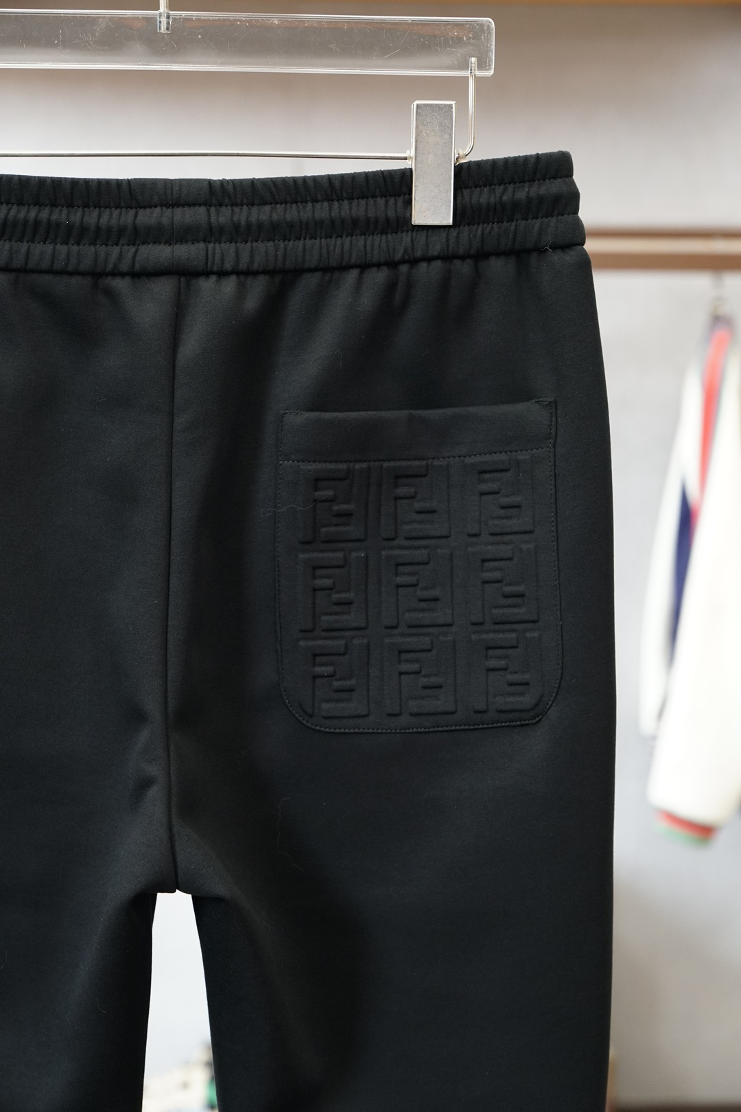 Fendi芬迪-2025年秋冬新品加厚休闲裤，🎺🎺客供定织精纺加厚棉料～今年大牌男装主推的一款新型面料，