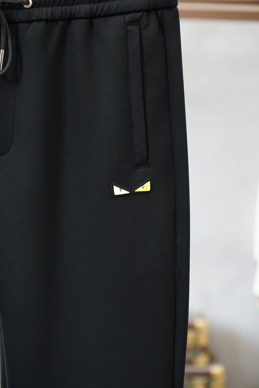 Fendi芬迪-2025年秋冬新品加厚休闲裤，🎺🎺客供定织精纺加厚棉料～今年大牌男装主推的一款新型面料，