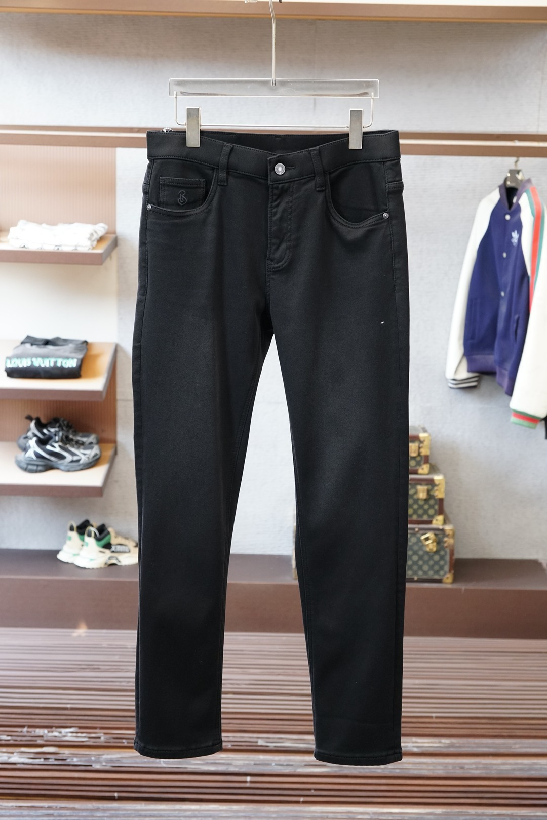 NO:681996,BBR Burberry Autumn and Winter Thickened Jeans 25 Autumn and Winter Hot Style Recommendations Exclusive original version of jeans developed and sold Replica version of the latest counter products Soft skin-friendly fabrics Luxurious custom-made fabrics Craftsmanship + washing foreign trade Quality and detail processing are in place Hot sales in counters for autumn and winter The pre-sale will be sold out Popular single colors are versatile and have a great taste Elastic and slim straight-leg pants  Sizes: 29-38, 35 or 37, burberry, jeans,19860909BBR 巴宝莉 秋冬加厚牛仔裤 25 秋冬爆款推荐 牛仔裤独家原版开发出售 复刻版最新专柜新品 柔软亲肤面料 奢华感订制面料 工艺+洗水外贸 品质感细节处理满满到位 专柜秋冬热卖预售即售完款 爆单款色系百搭大牛味 弹力修身小直筒裤型 尺码.29-38有35无37码,,burberry,jeans,,Men's clothing