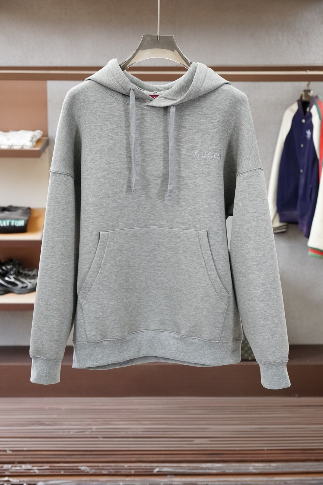 NO:683492,Gucci, the top replica in the counter. The relaxed feeling of GUCCI gray tones is filled with texture by GUCCI's embossed logo. It is a lazy and noble natal sweatshirt. GUCCI embossed sweatshirt | The light gray sense of luxury is hidden in every detail. Who knows the low-key luxury of GUCCI, a light gray embossed sweatshirt that can be worn in all seasons? It is a must-have!  !  !  Color Gray Size S-XXL,,gucci,hoodie,sweatshirts,19860909古奇,专柜顶级复刻 GUCCI灰色调的松弛感,被GUCCI的压纹logo拉满质感,慵懒又显贵的本命卫衣 GUCCI压纹卫衣｜浅灰的高级感,藏在每一处细节里 一件能穿四季的GUCCI,浅灰压纹卫衣的低调奢华感谁懂啊必入！！！ 颜色 灰色 尺码S-XXL,,gucci,hoodie,sweatshirts,,Men's clothing