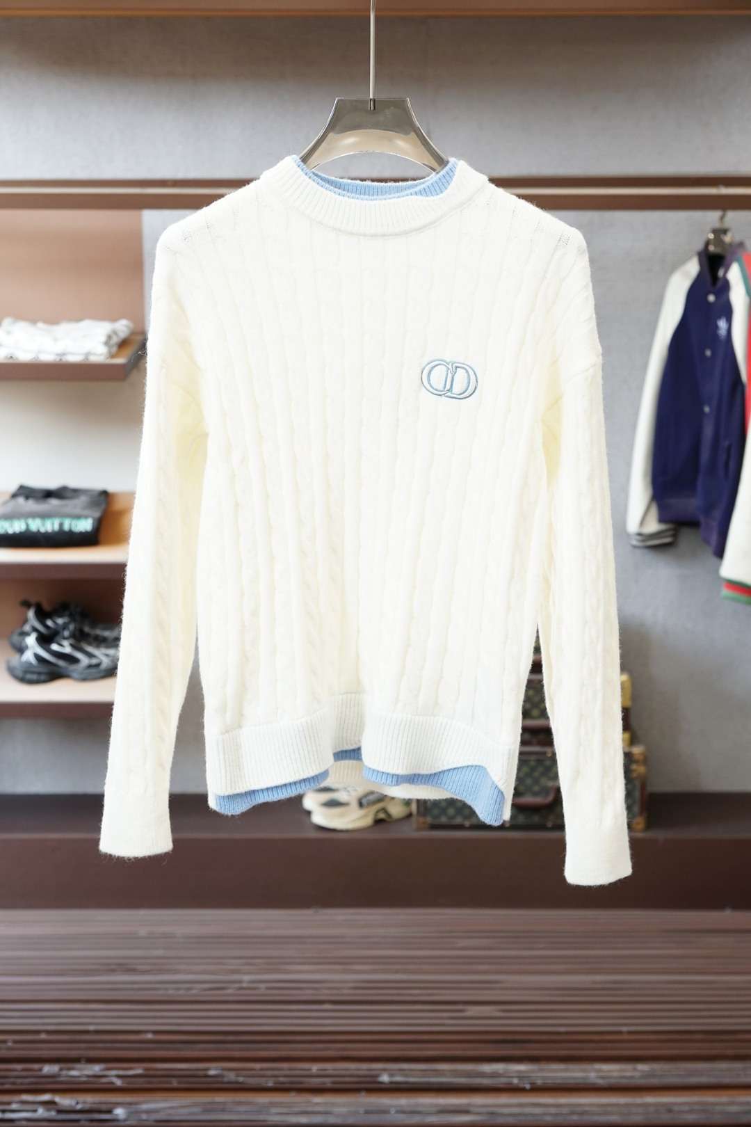 NO:690950,Dior Dior. 2025 autumn and winter new jacquard sweater with high quality wool, simple but not simple. Casual round neck style, easy to match for daily wear on the street. Fine workmanship, fine and even stitching, not easy to fall off. Color gray red black Size M-3XL,, dior, dior, sweaters,19860909Dior迪奥.2025秋冬新款提花毛衣优质羊毛,简约而不简单.休闲圆领款式,日常搭配出街轻松搭配.做工精细 针脚细密均匀,不易脱线. 颜色灰色红黑色 码数M-3XL,,dior,dior,sweaters,,Men's clothing