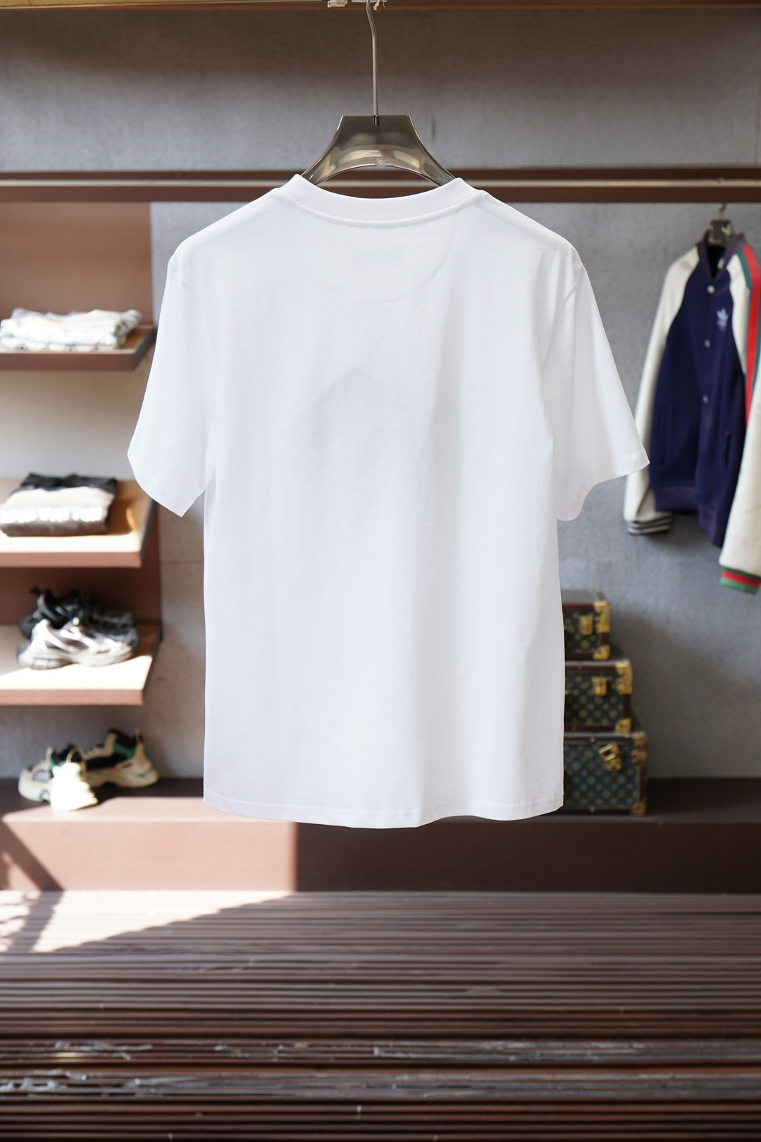 Fendi芬迪-2026早春高密度刺绣圆领短袖系列圆领刺绣标识棉质短袖T恤 元素性的Logo徽章凸显运动