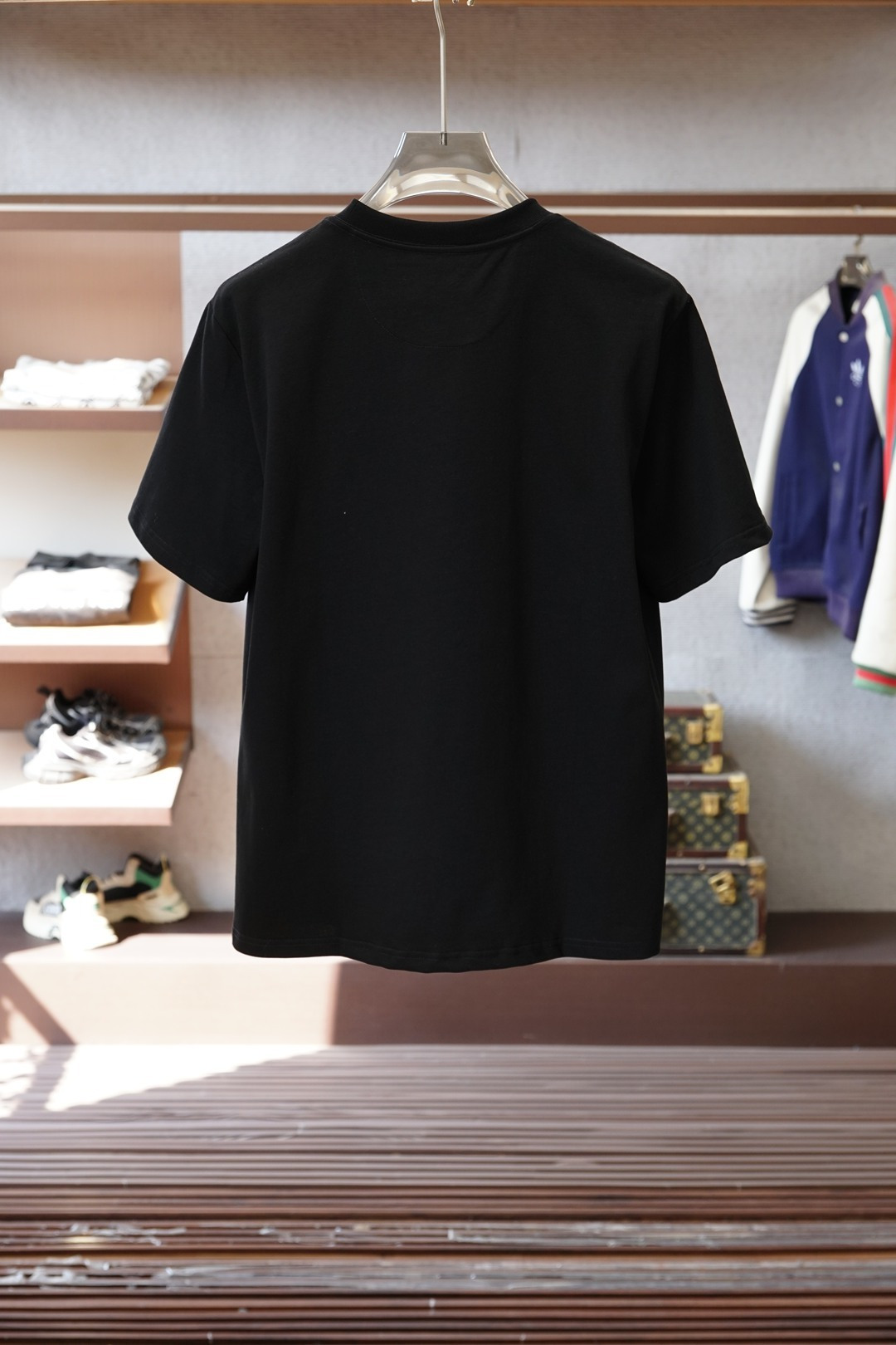 Fendi芬迪-2026早春高密度刺绣圆领短袖系列圆领刺绣标识棉质短袖T恤 元素性的Logo徽章凸显运动