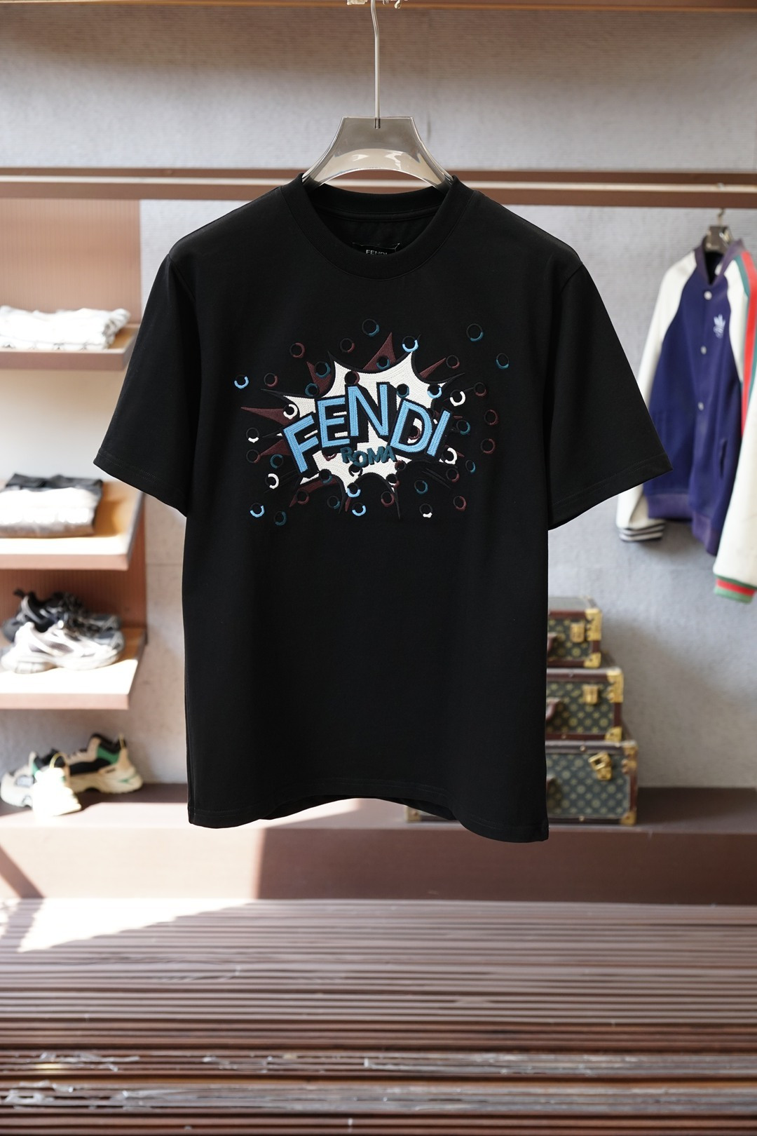 Fendi芬迪-2026早春高密度刺绣圆领短袖系列圆领刺绣标识棉质短袖T恤 元素性的Logo徽章凸显运动