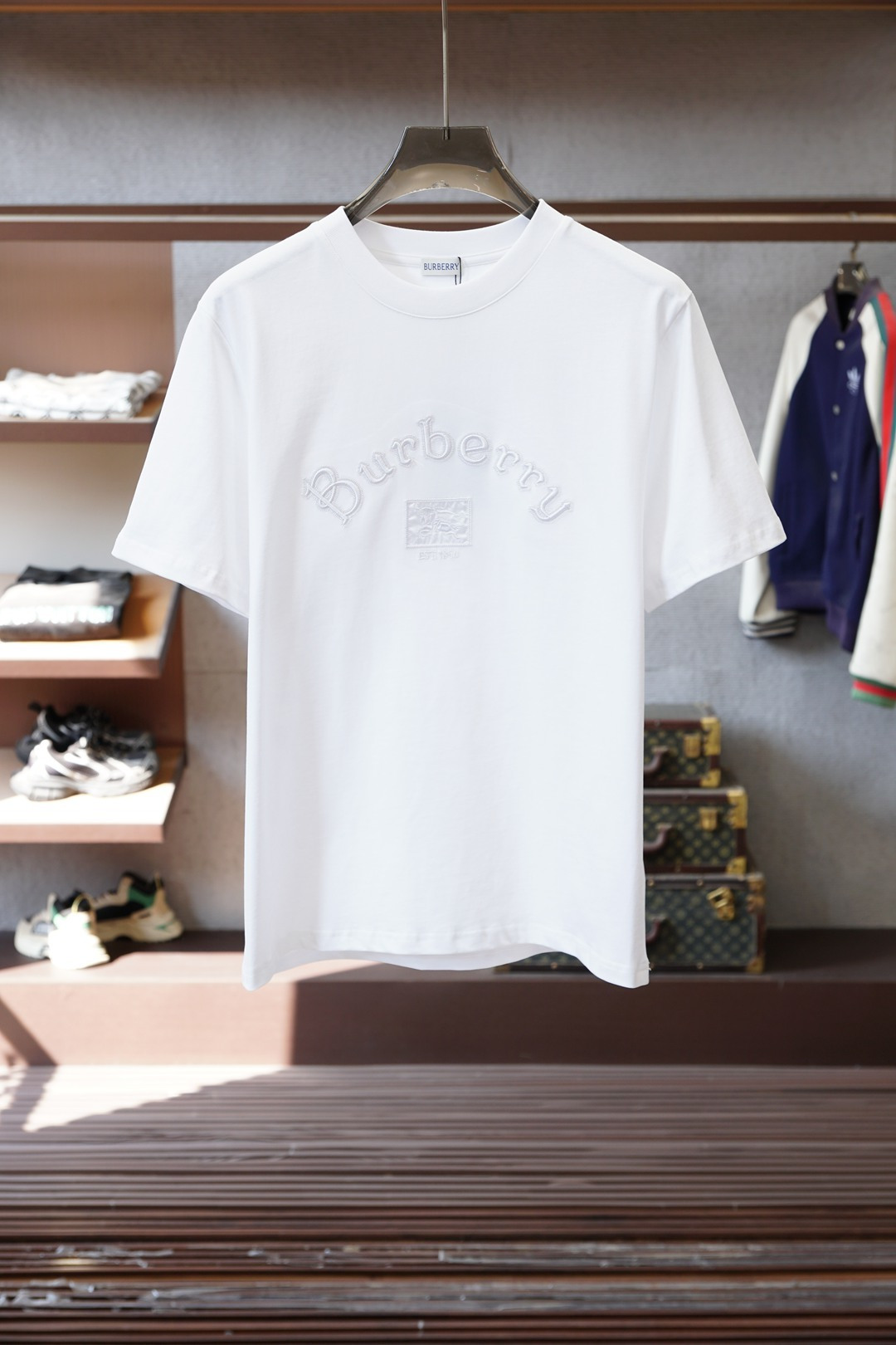 巴宝莉-Burberry黑标短袖｜高级感藏在细节里✨谁懂啊！Burberry这款哥特徽标短袖真的把低调奢