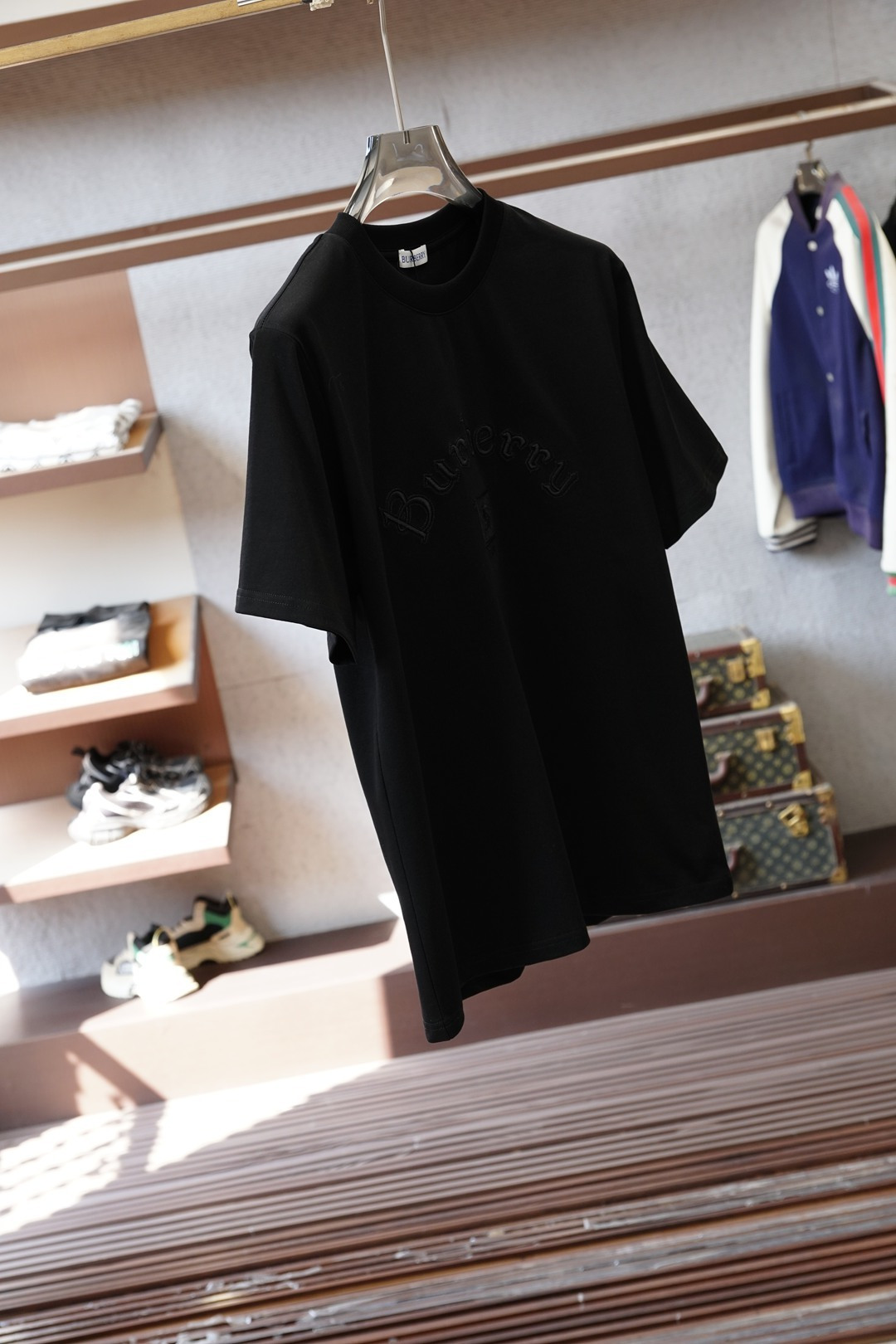 巴宝莉-Burberry黑标短袖｜高级感藏在细节里✨谁懂啊！Burberry这款哥特徽标短袖真的把低调奢