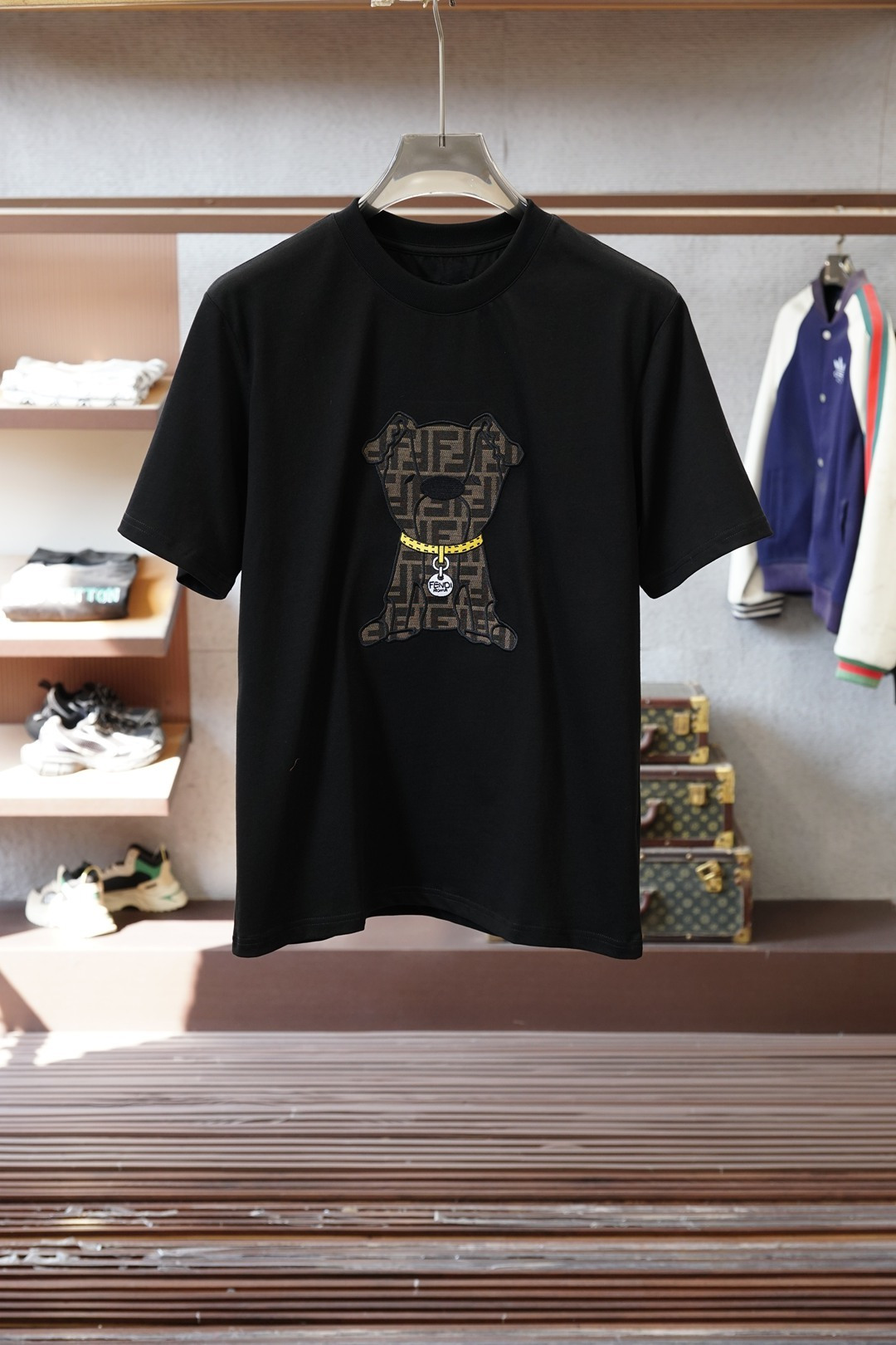 芬迪Fendi萌犬刺绣纯棉短袖▫️高支精梳棉｜透气亲肤 版型挺括▫️FF老花萌犬刺绣｜萌趣设计+品牌辨识