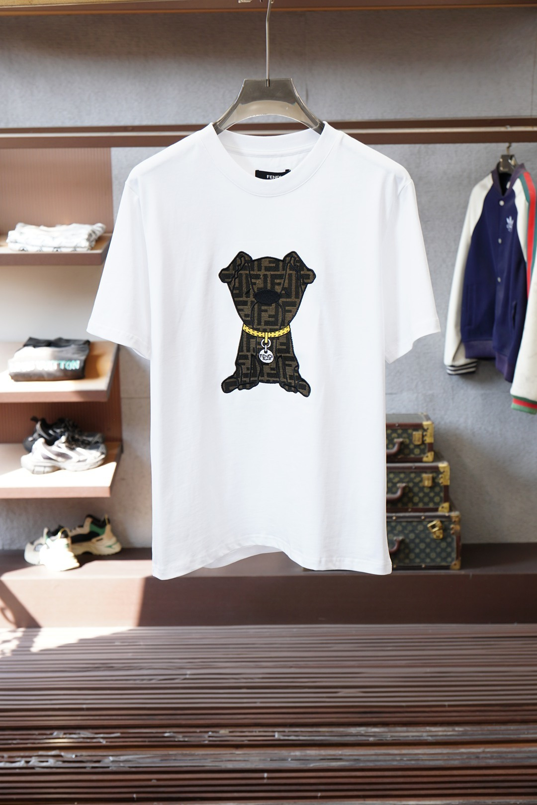 芬迪Fendi萌犬刺绣纯棉短袖▫️高支精梳棉｜透气亲肤 版型挺括▫️FF老花萌犬刺绣｜萌趣设计+品牌辨识