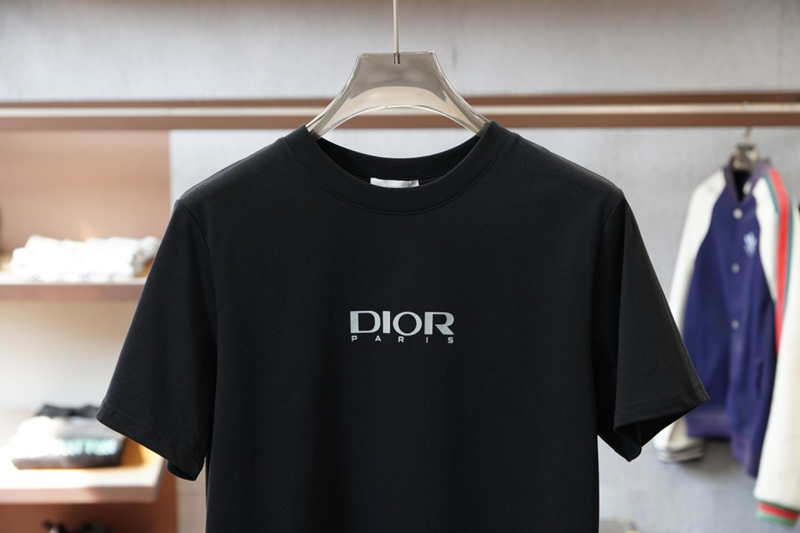 迪奥/Dior基础款短袖｜极简主义的高级感✨Dior这款经典logo短袖真的是轻奢衣橱刚需！黑白双色的基