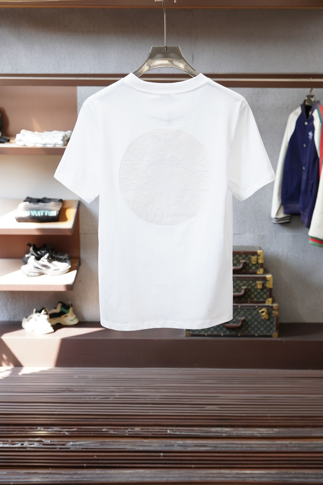 BBR巴宝莉Burberry战马刺绣短袖｜英伦奢雅的低调表达🐎Burberry这款战马刺绣短袖，把英伦经