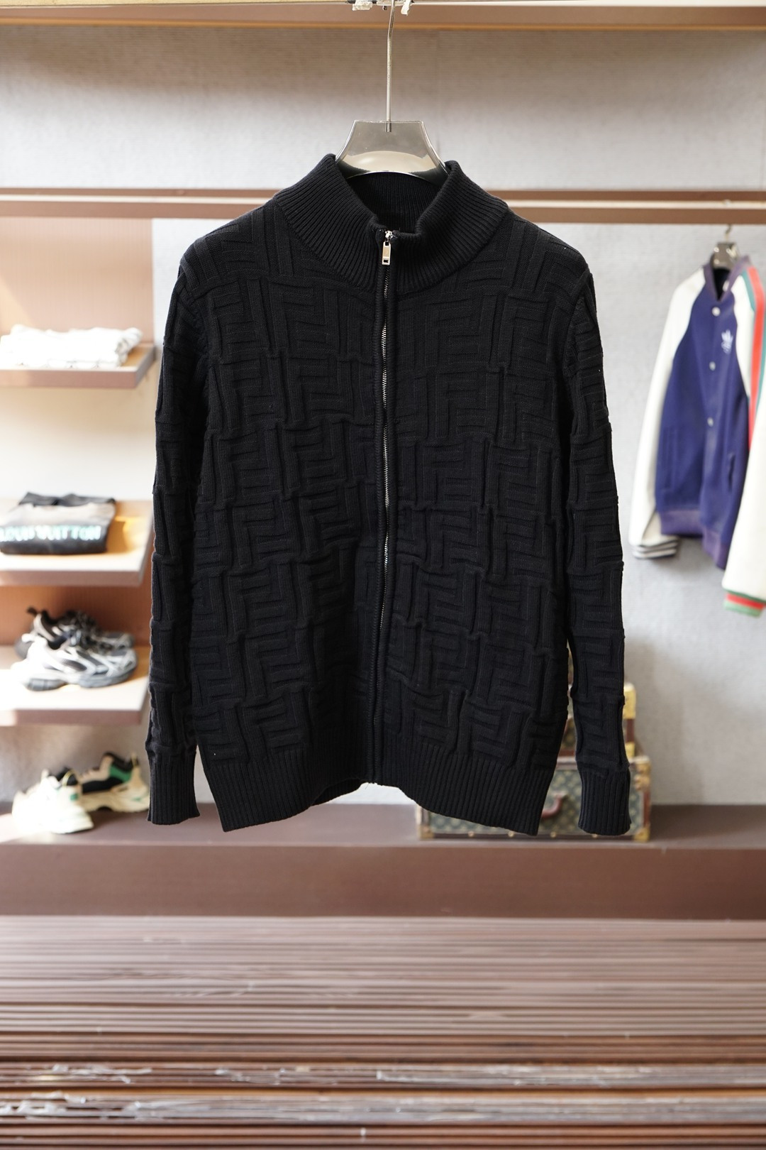 Fendi芬迪/💞🪷💞2025秋冬经典格子开衫毛衣外套🪷优质羊毛，😘简约而不简单。💞休闲连帽款式，日常搭