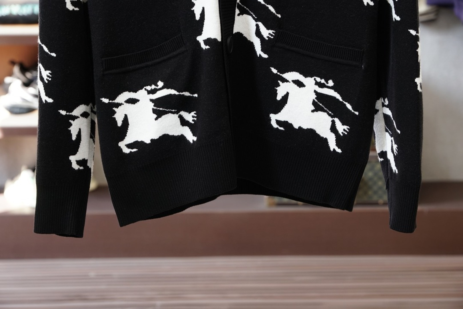 BBR巴宝莉/💞🪷💞2025秋冬经典格子开衫毛衣外套🪷优质羊毛，😘简约而不简单。💞休闲连帽款式，日常搭配