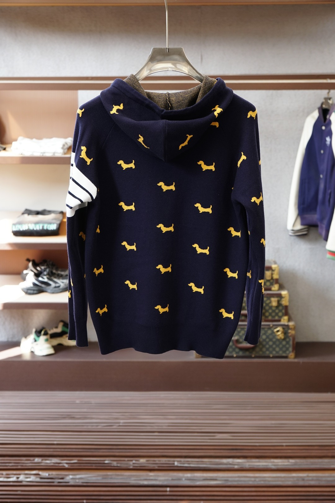 TB-💞🪷💞2025秋冬经典格子开衫毛衣外套🪷优质羊毛，😘简约而不简单。💞休闲连帽款式，日常搭配出街轻松