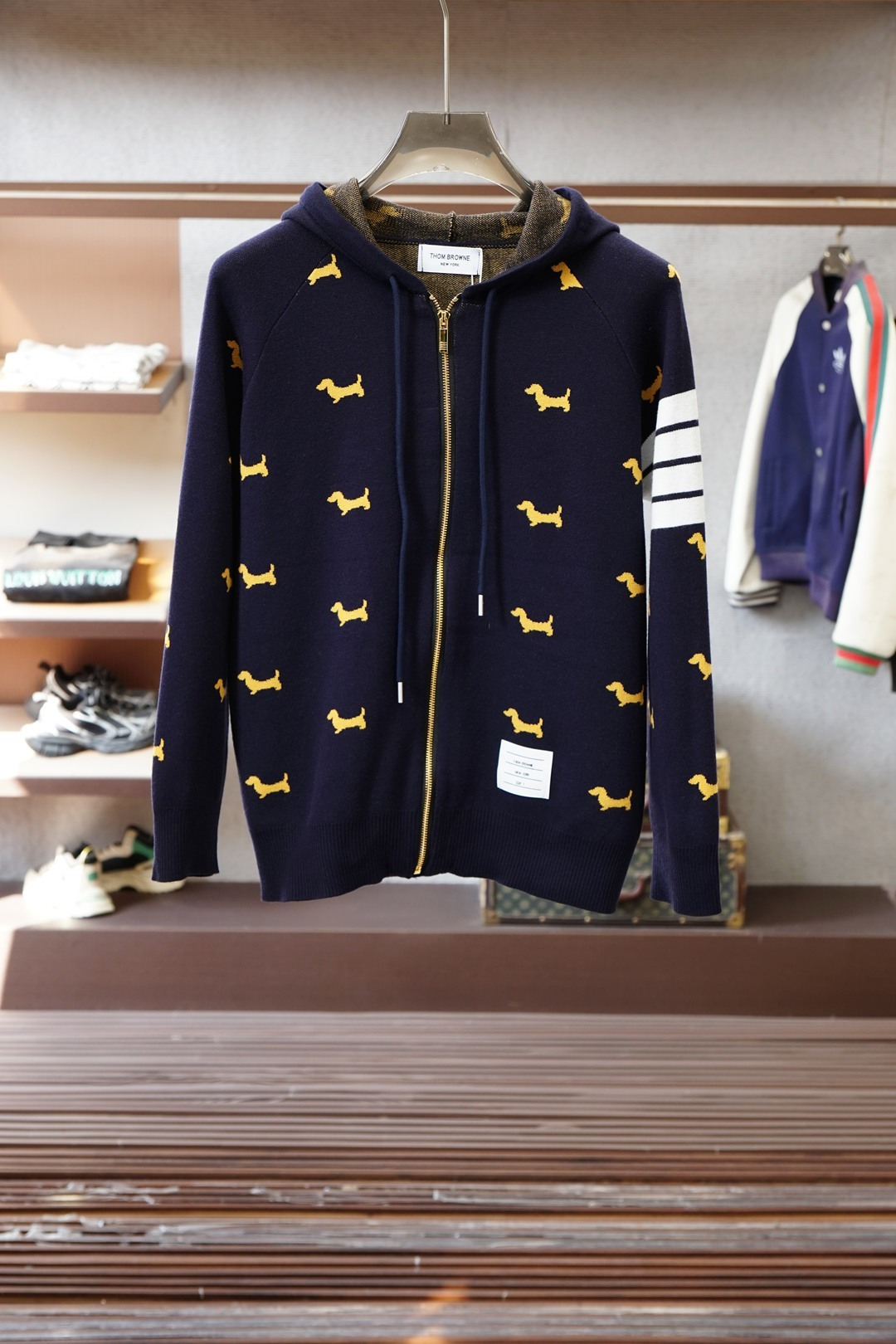 TB-💞🪷💞2025秋冬经典格子开衫毛衣外套🪷优质羊毛，😘简约而不简单。💞休闲连帽款式，日常搭配出街轻松