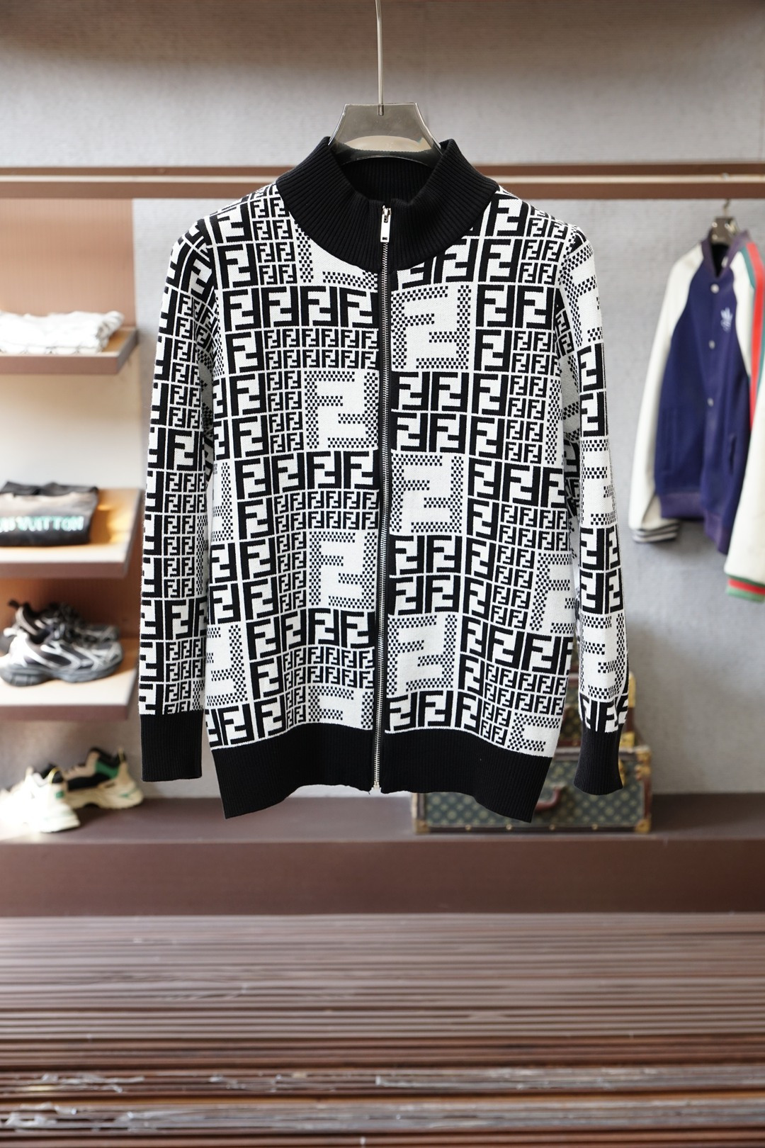 Fendi芬迪-💞🪷💞2025秋冬经典格子开衫毛衣外套🪷优质羊毛，😘简约而不简单。💞休闲连帽款式，日常搭