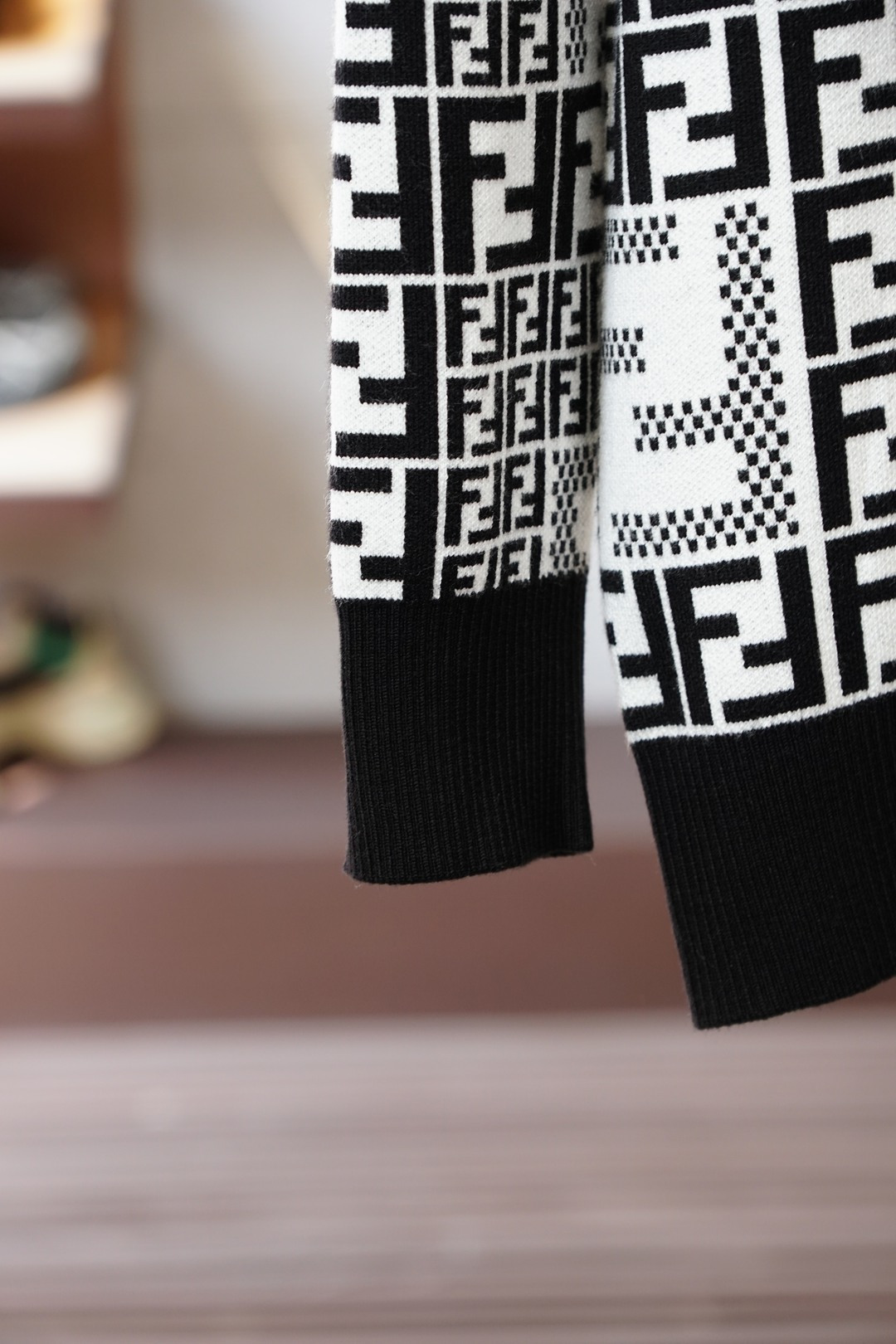 Fendi芬迪-💞🪷💞2025秋冬经典格子开衫毛衣外套🪷优质羊毛，😘简约而不简单。💞休闲连帽款式，日常搭