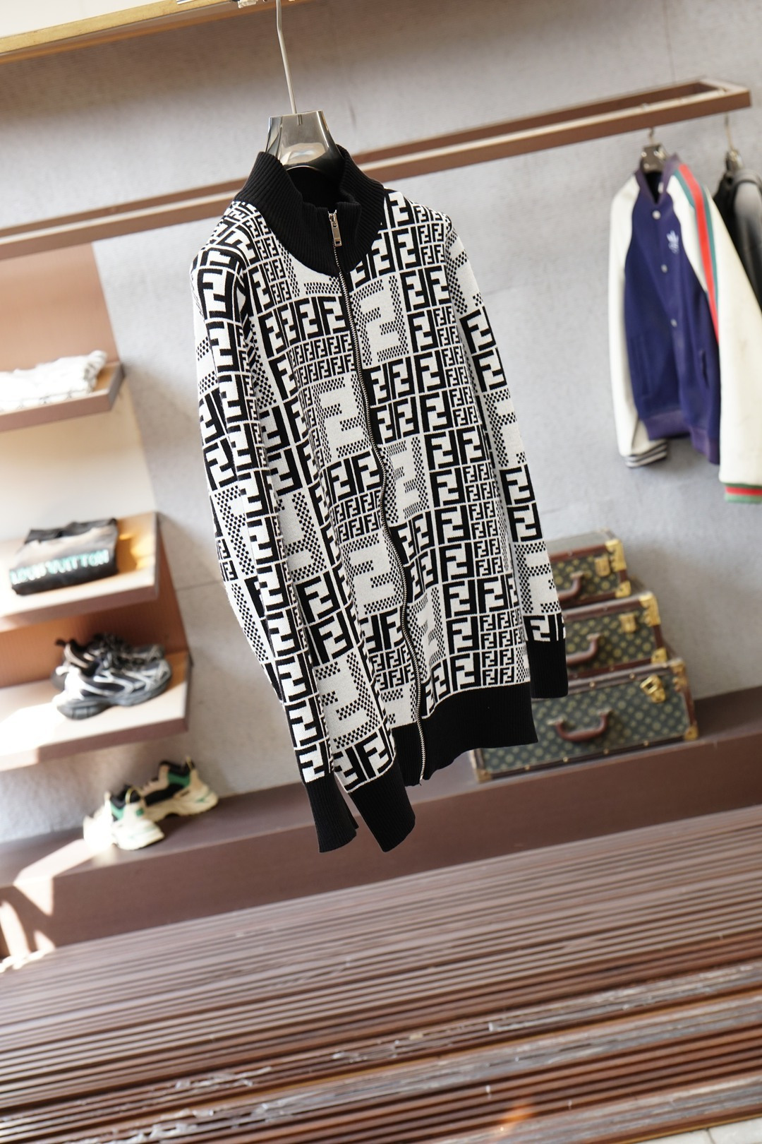 Fendi芬迪-💞🪷💞2025秋冬经典格子开衫毛衣外套🪷优质羊毛，😘简约而不简单。💞休闲连帽款式，日常搭