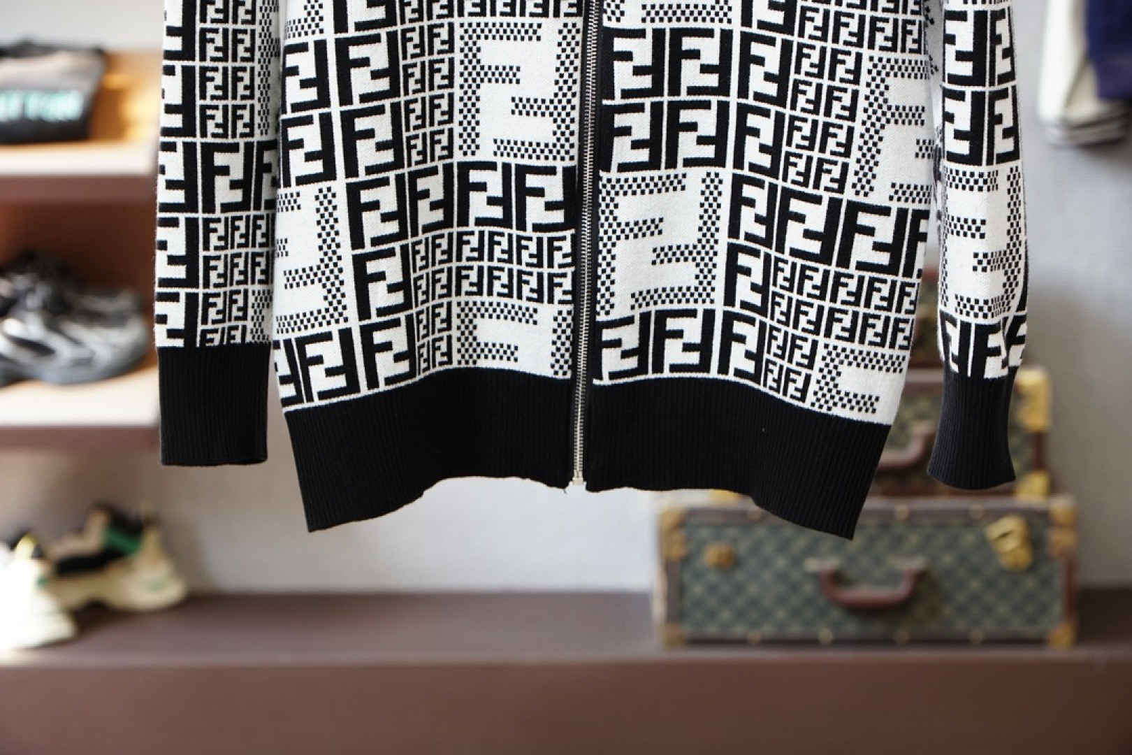 Fendi芬迪-💞🪷💞2025秋冬经典格子开衫毛衣外套🪷优质羊毛，😘简约而不简单。💞休闲连帽款式，日常搭