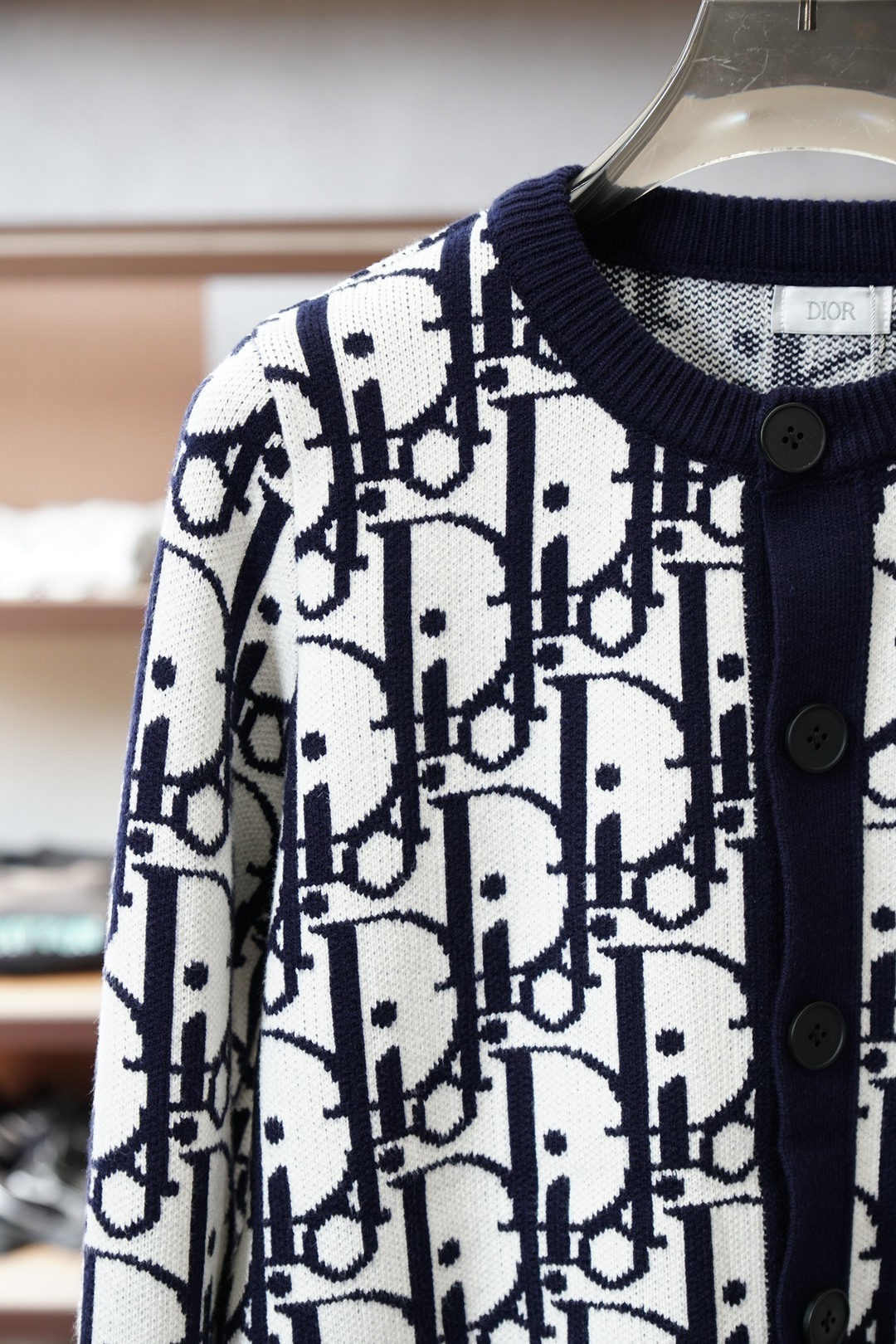 Dior迪奥-💞🪷💞2025秋冬经典格子开衫毛衣外套🪷优质羊毛，😘简约而不简单。💞休闲连帽款式，日常搭配