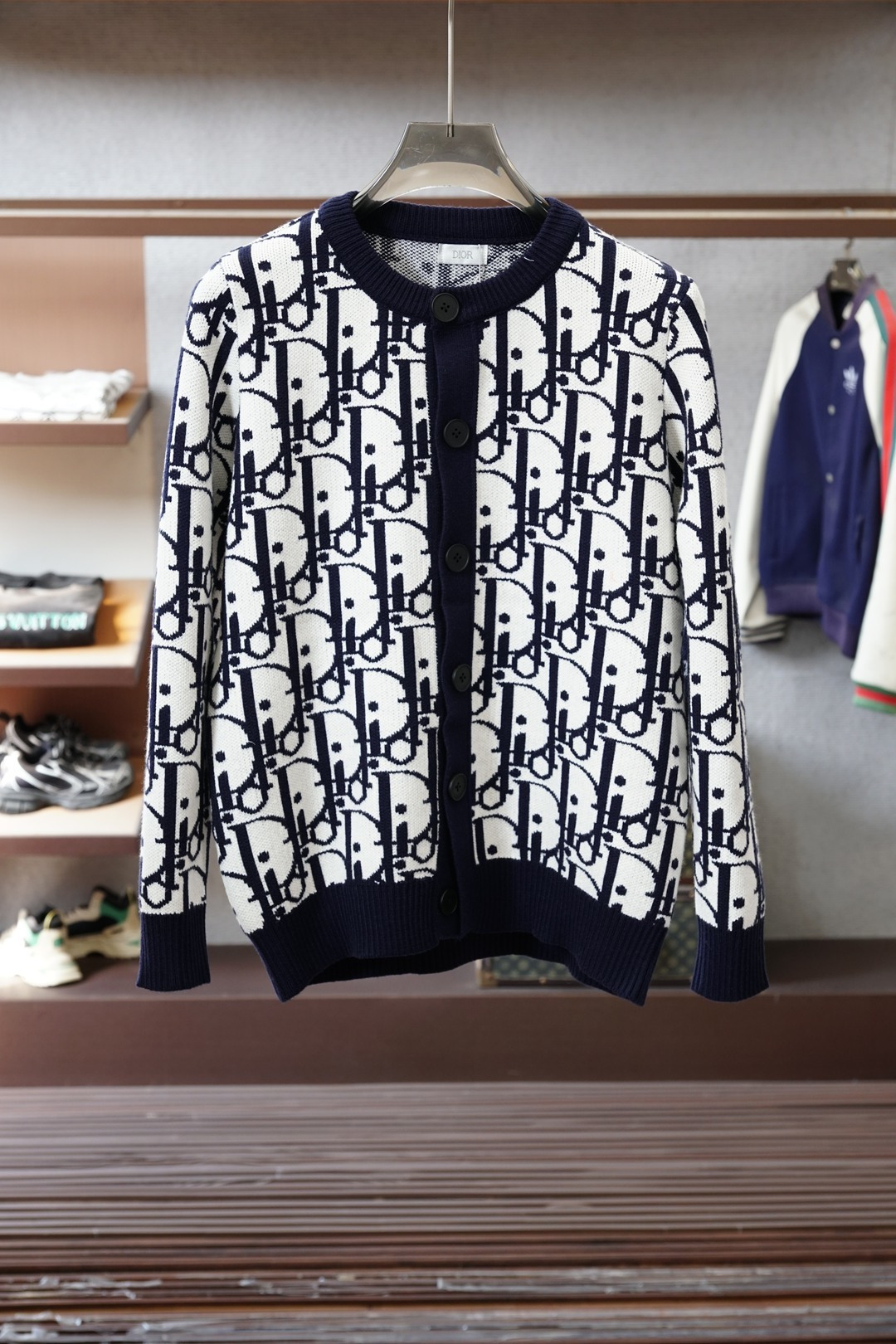 Dior迪奥-💞🪷💞2025秋冬经典格子开衫毛衣外套🪷优质羊毛，😘简约而不简单。💞休闲连帽款式，日常搭配