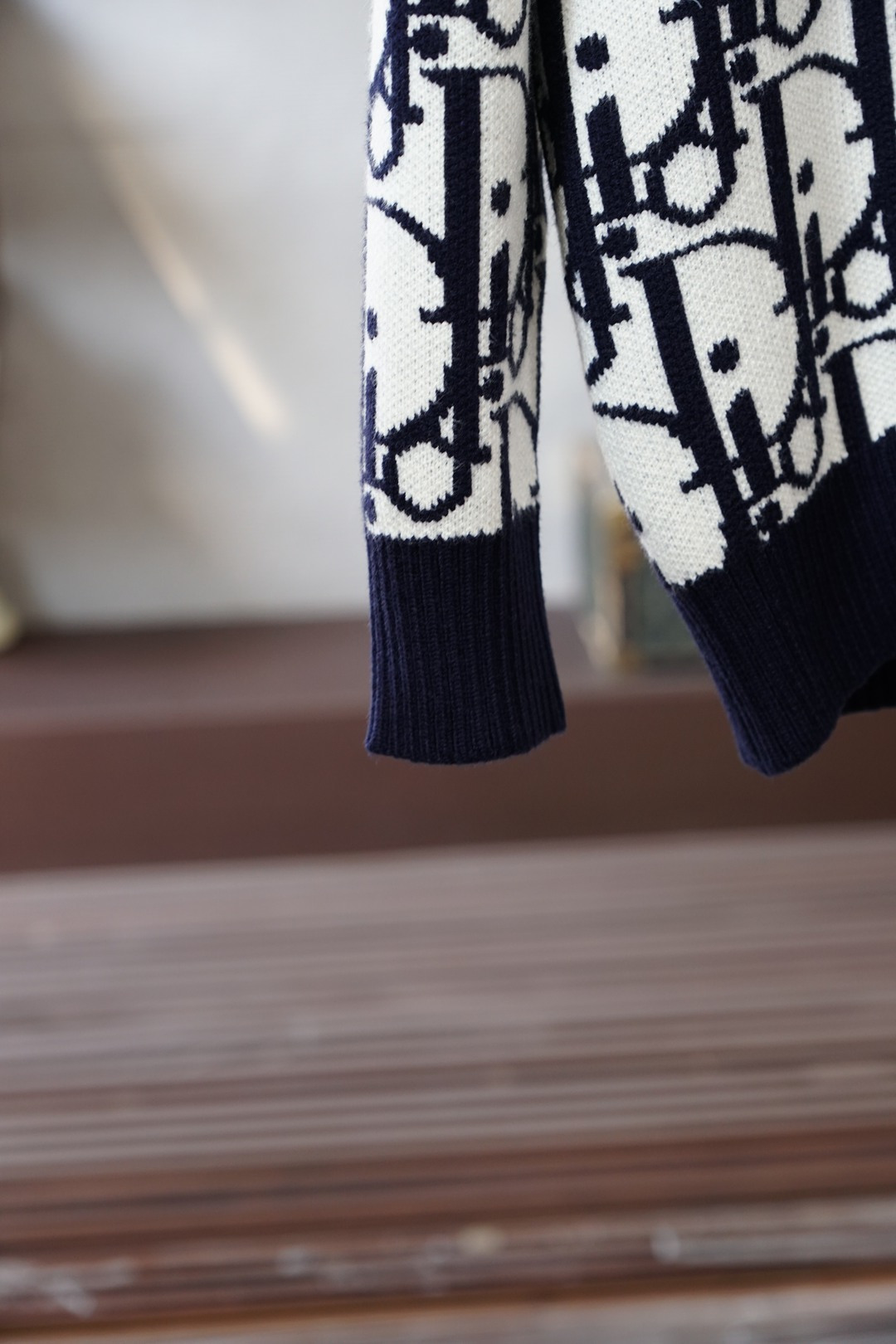 Dior迪奥-💞🪷💞2025秋冬经典格子开衫毛衣外套🪷优质羊毛，😘简约而不简单。💞休闲连帽款式，日常搭配