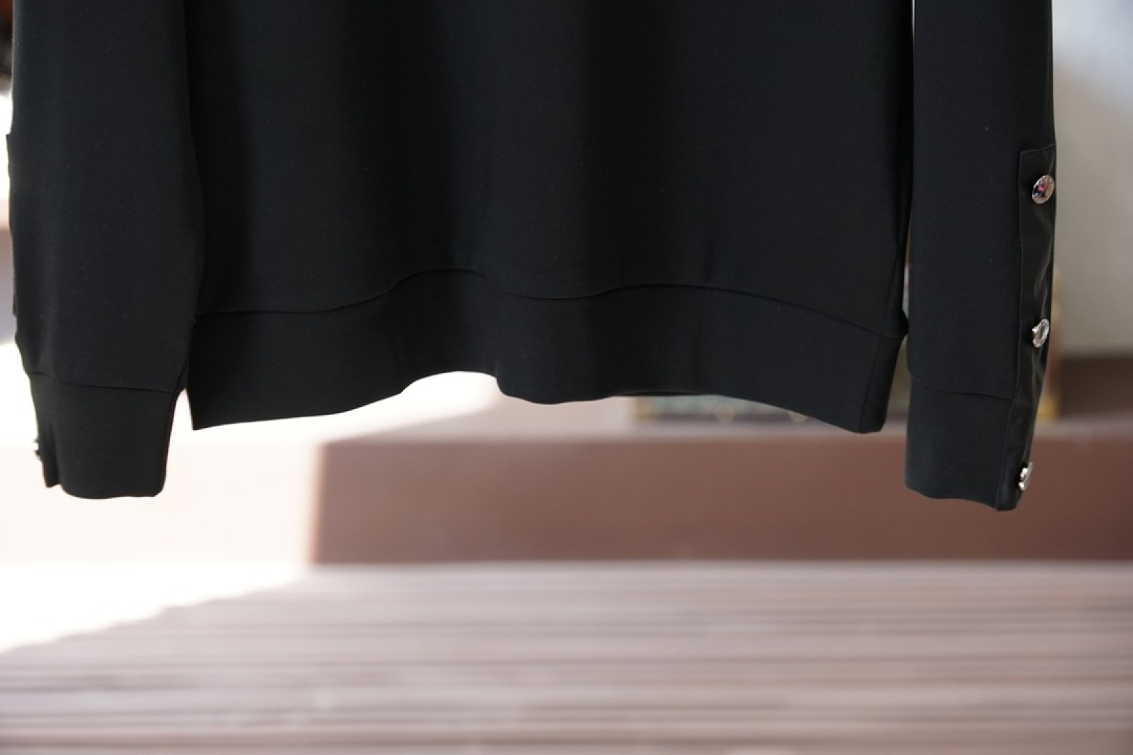 Prada普拉达-2025秋冬系列上新男士时尚休闲打底衫长袖T恤，精选进口双面丝光棉面料，胸前精致log