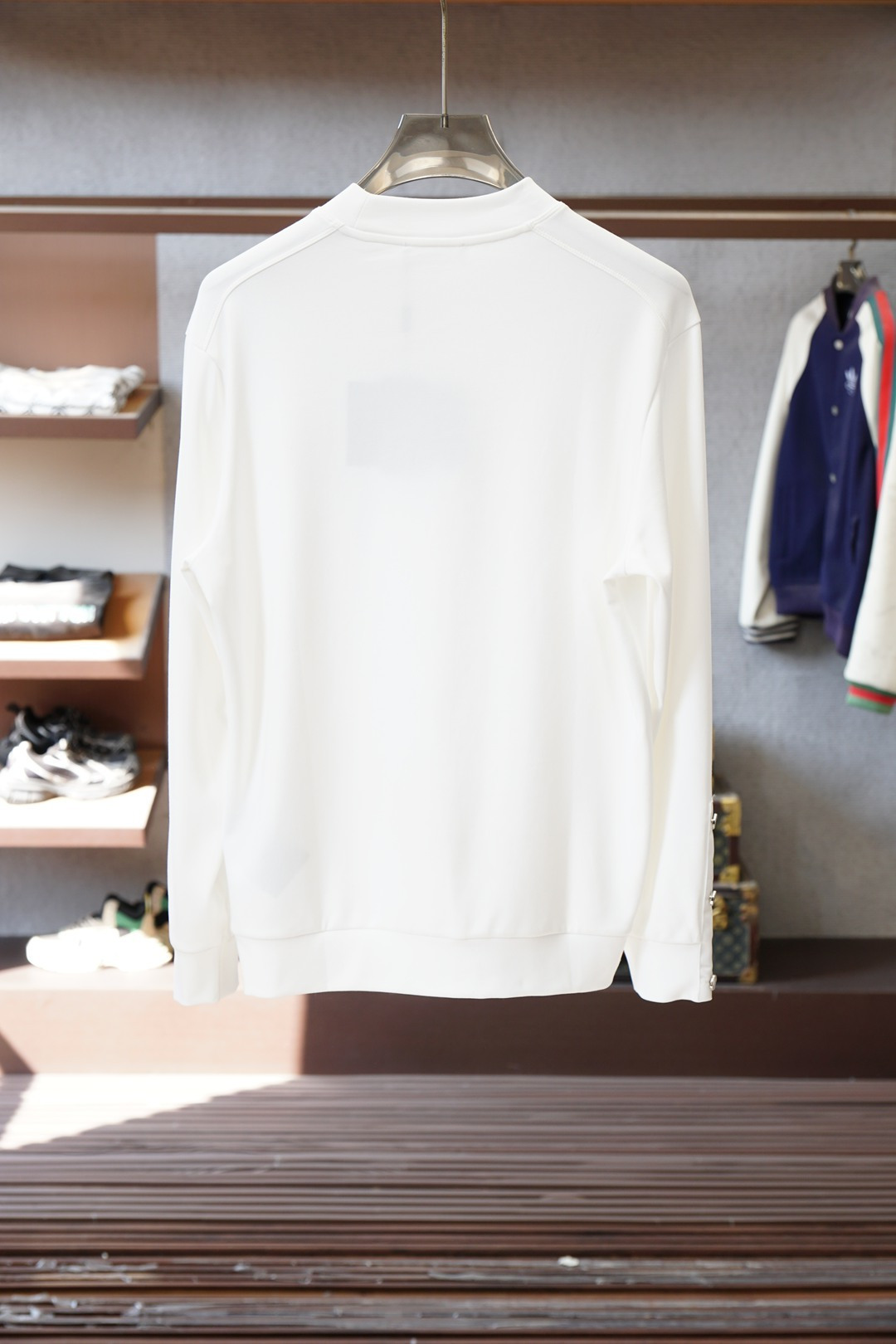 Prada普拉达-2025秋冬系列上新男士时尚休闲打底衫长袖T恤，精选进口双面丝光棉面料，胸前精致log