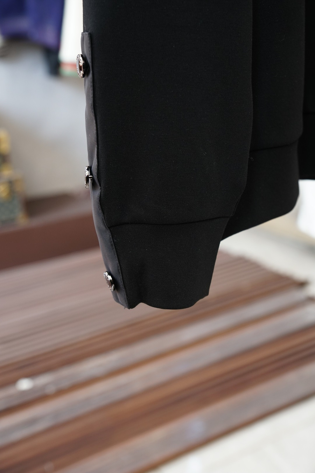 Prada普拉达-2025秋冬系列上新男士时尚休闲打底衫长袖T恤，精选进口双面丝光棉面料，胸前精致log