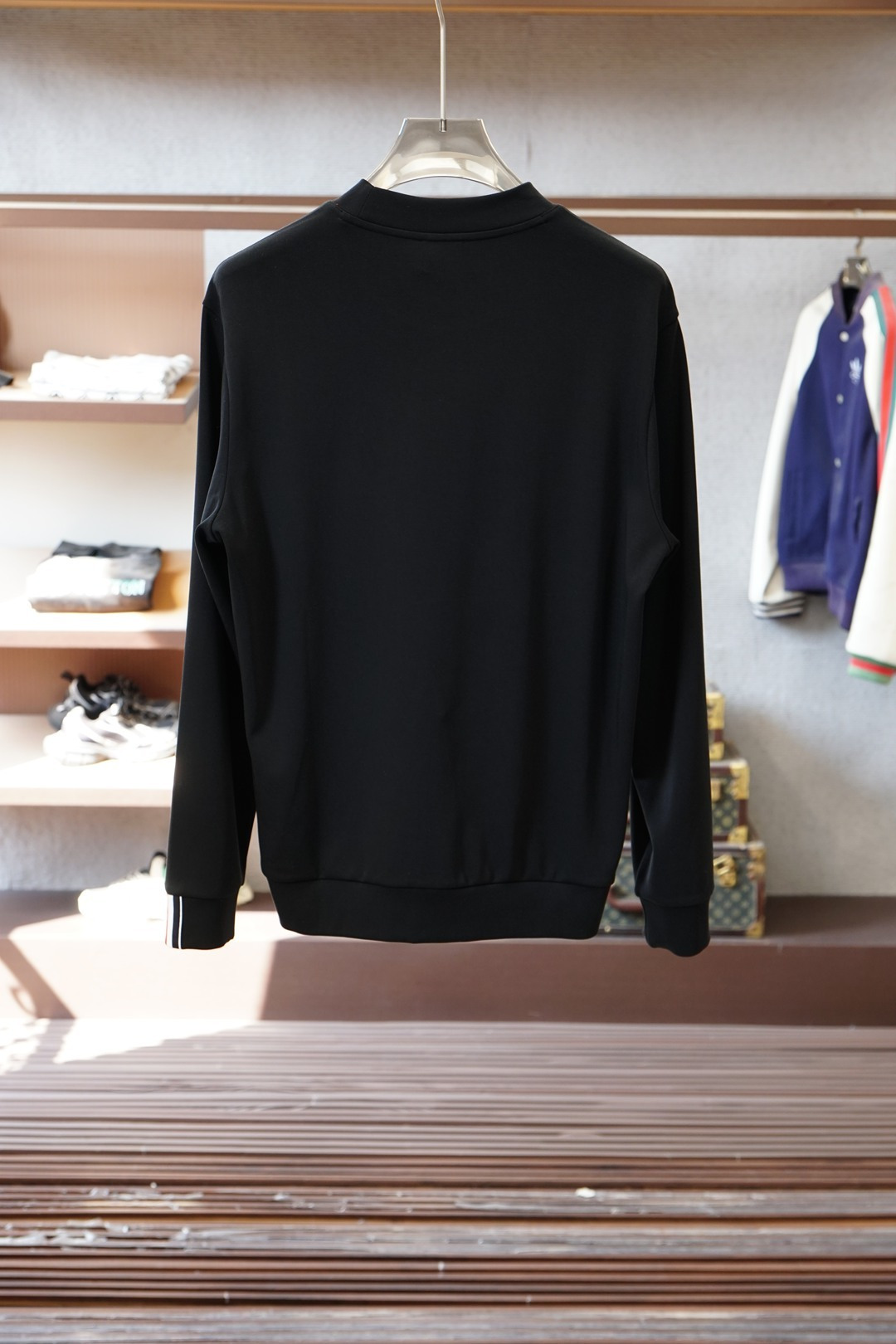 蒙口/2025秋冬系列上新男士时尚休闲打底衫长袖T恤，精选进口双面丝光棉面料，胸前精致logo打造，舒适