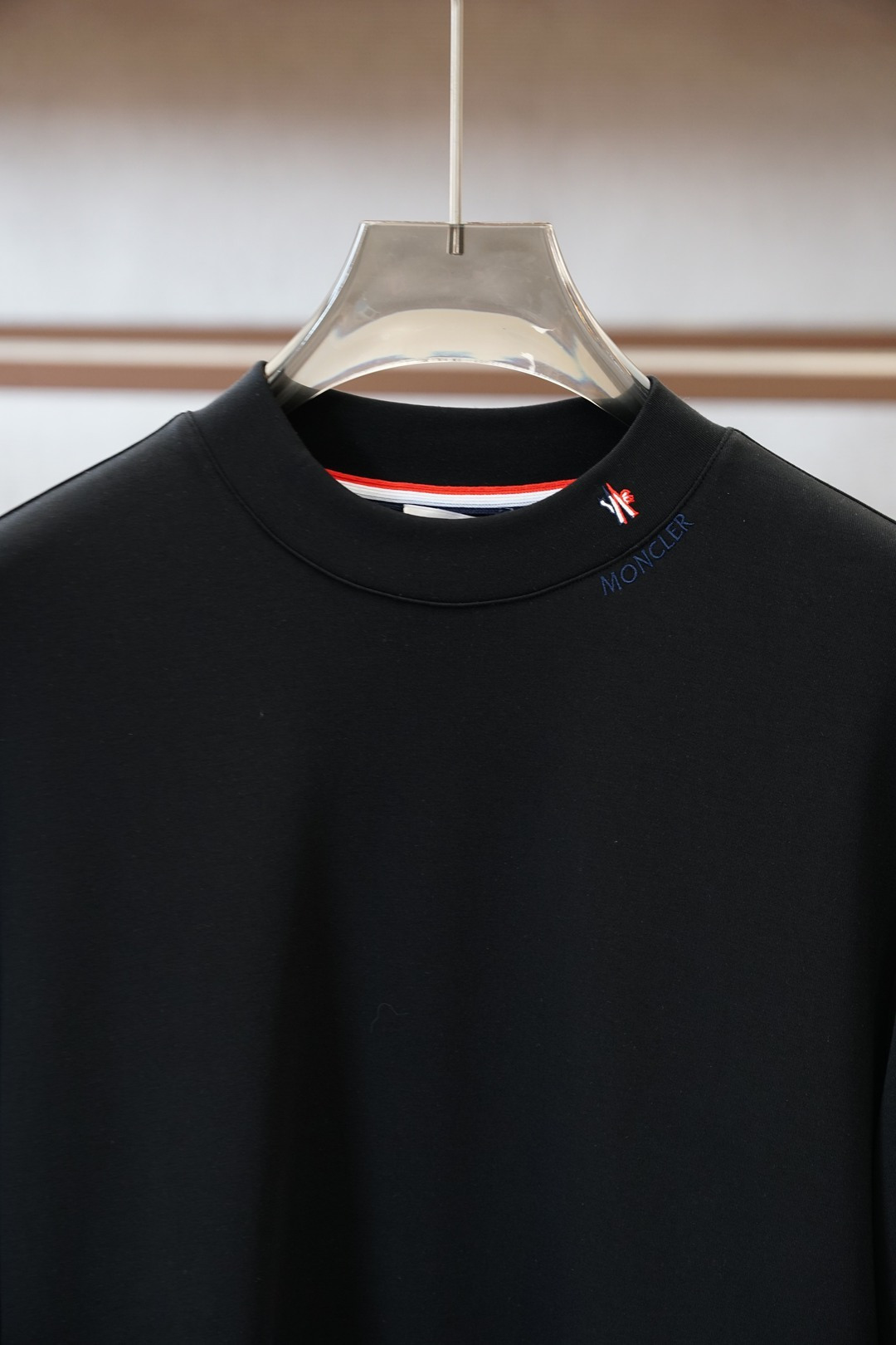 蒙口/2025秋冬系列上新男士时尚休闲打底衫长袖T恤，精选进口双面丝光棉面料，胸前精致logo打造，舒适