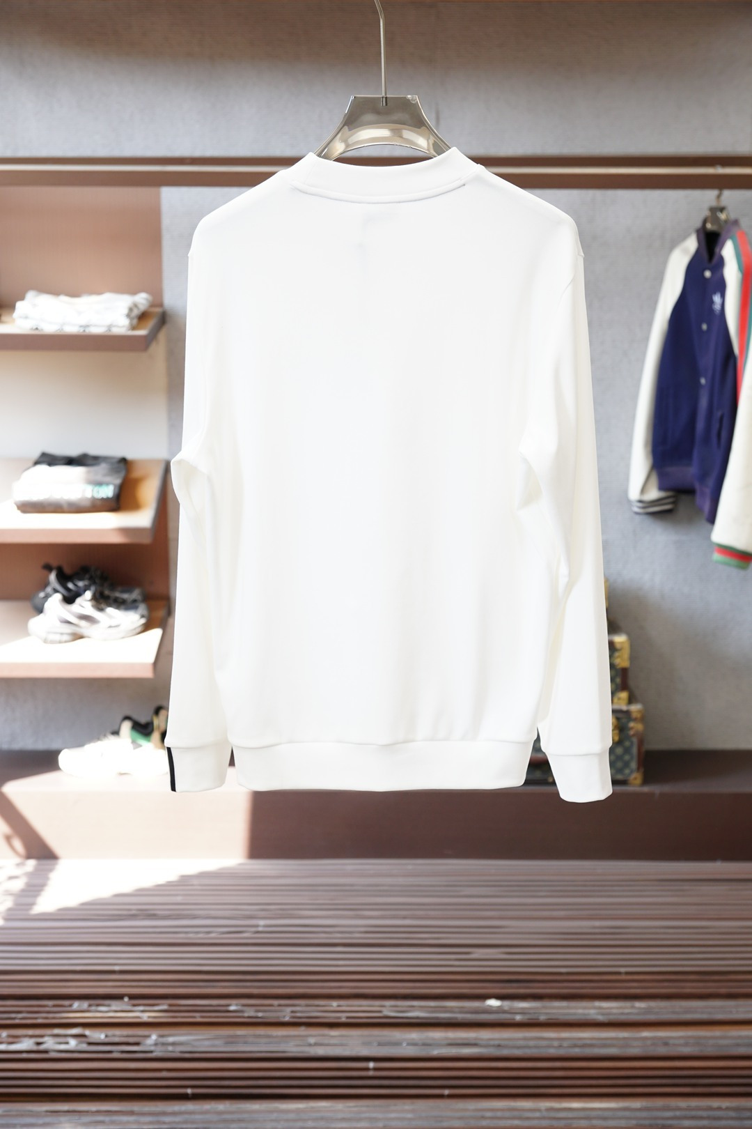 蒙口/2025秋冬系列上新男士时尚休闲打底衫长袖T恤，精选进口双面丝光棉面料，胸前精致logo打造，舒适