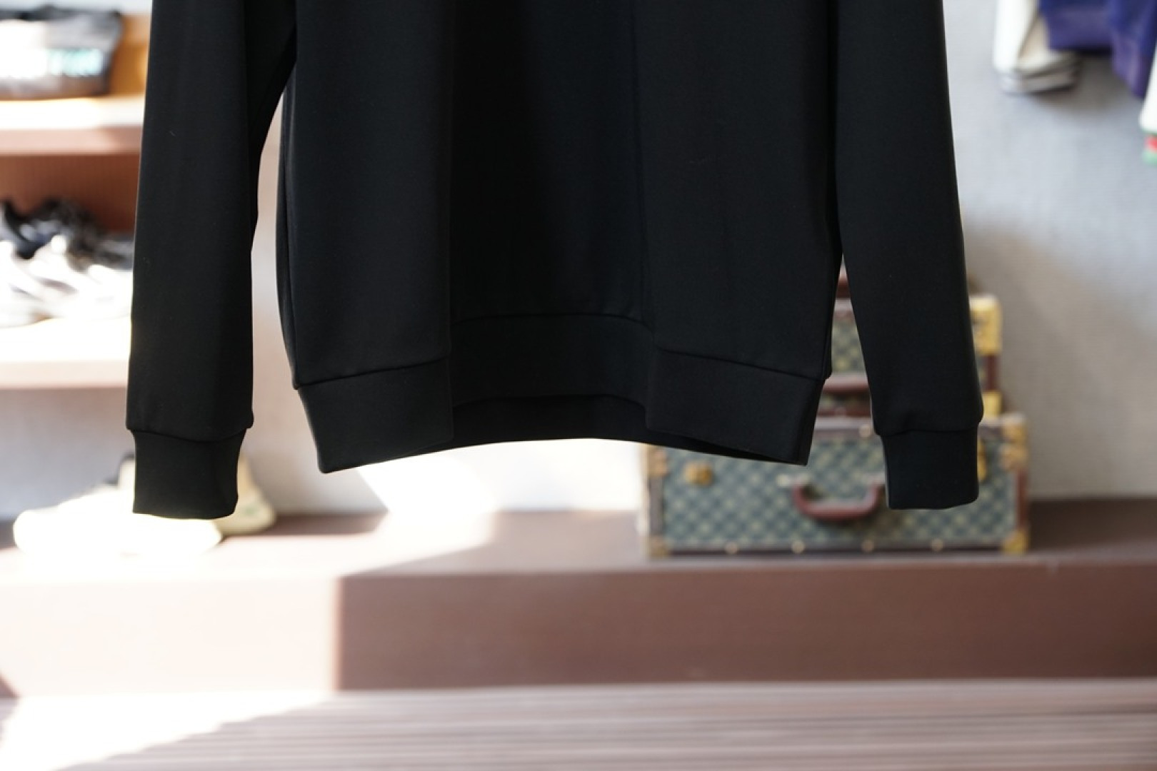 蒙口/2025秋冬系列上新男士时尚休闲打底衫长袖T恤，精选进口双面丝光棉面料，胸前精致logo打造，舒适