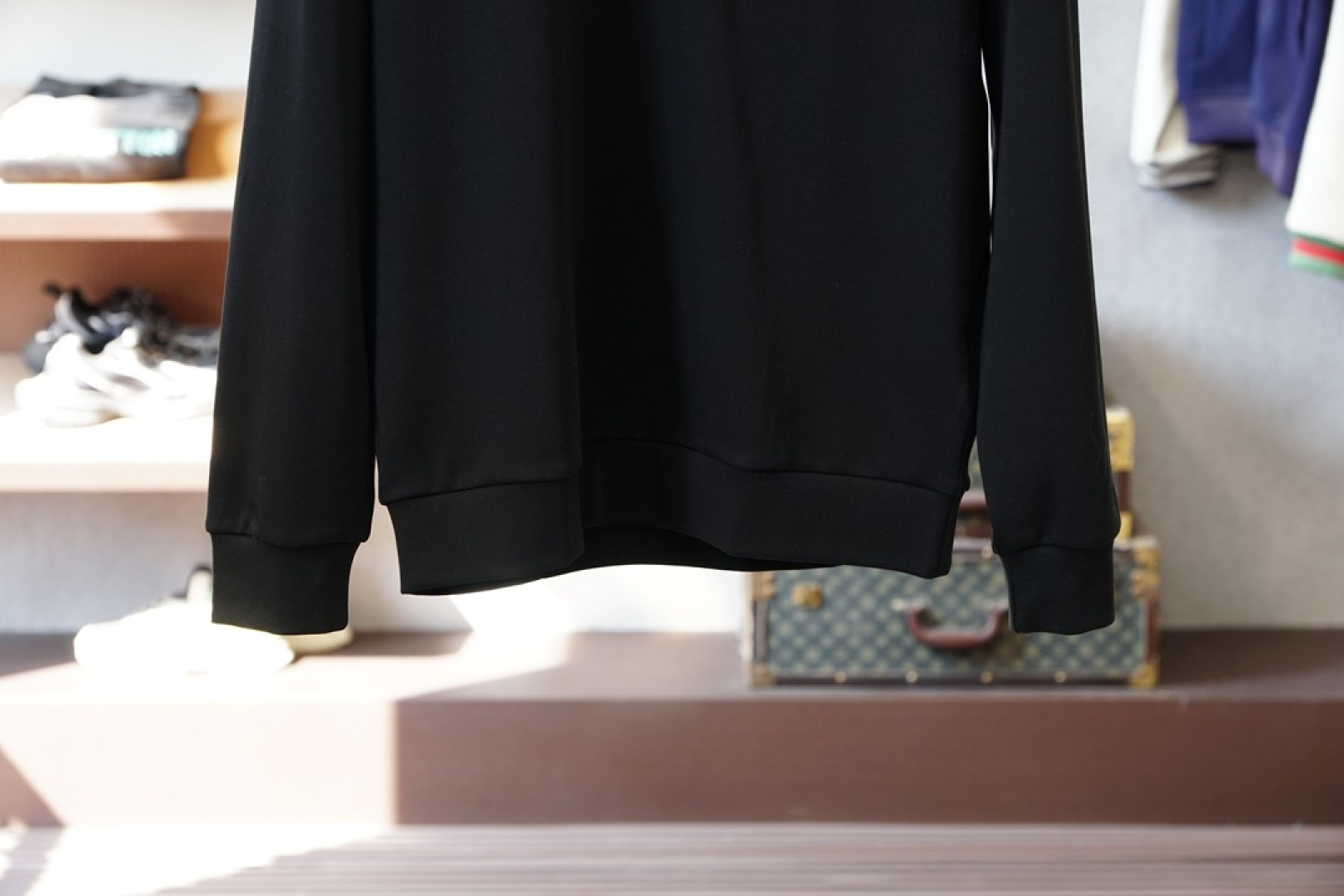 普拉达-2025秋冬系列上新男士时尚休闲打底衫长袖T恤，精选进口双面丝光棉面料，胸前精致logo打造，舒