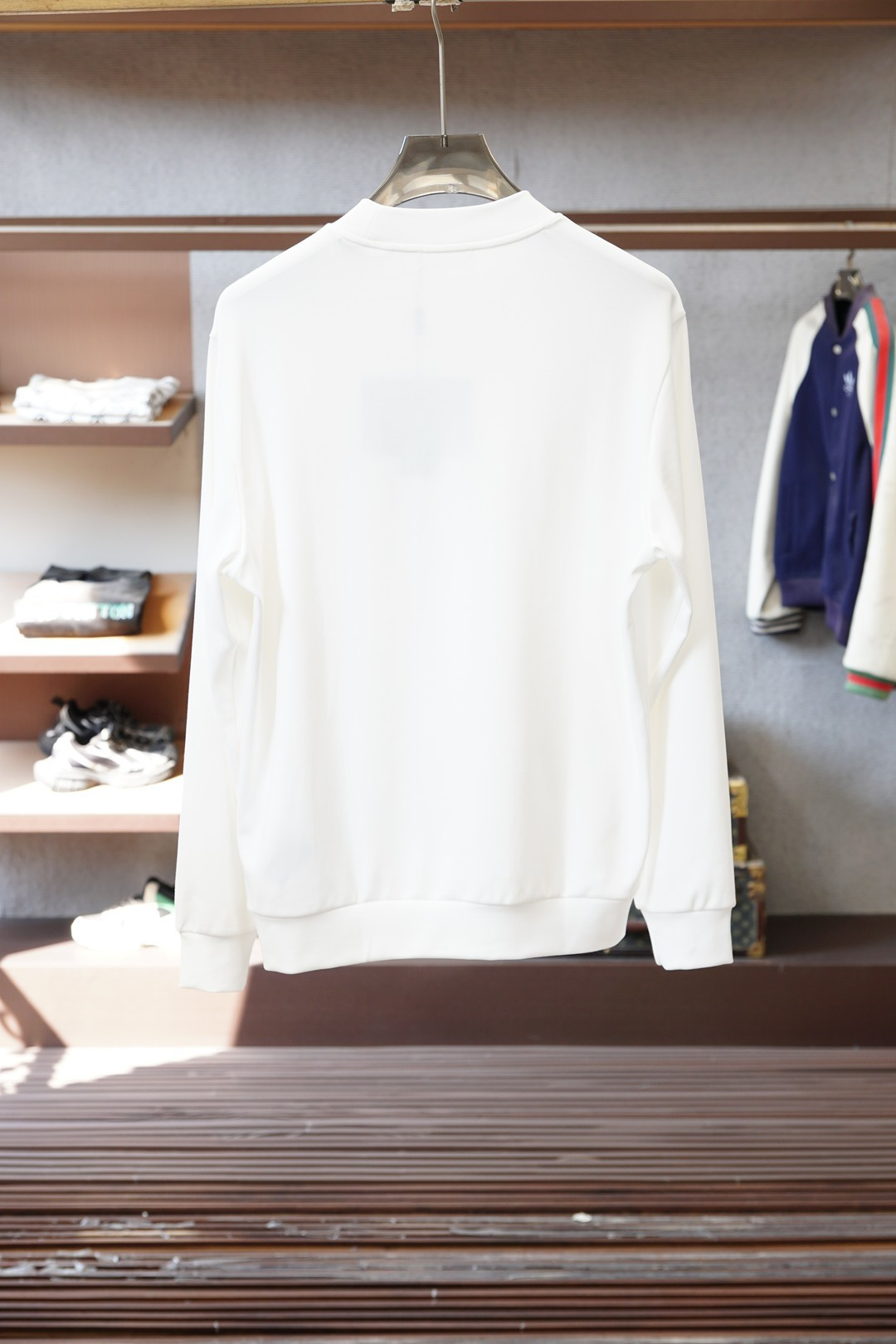 普拉达-2025秋冬系列上新男士时尚休闲打底衫长袖T恤，精选进口双面丝光棉面料，胸前精致logo打造，舒