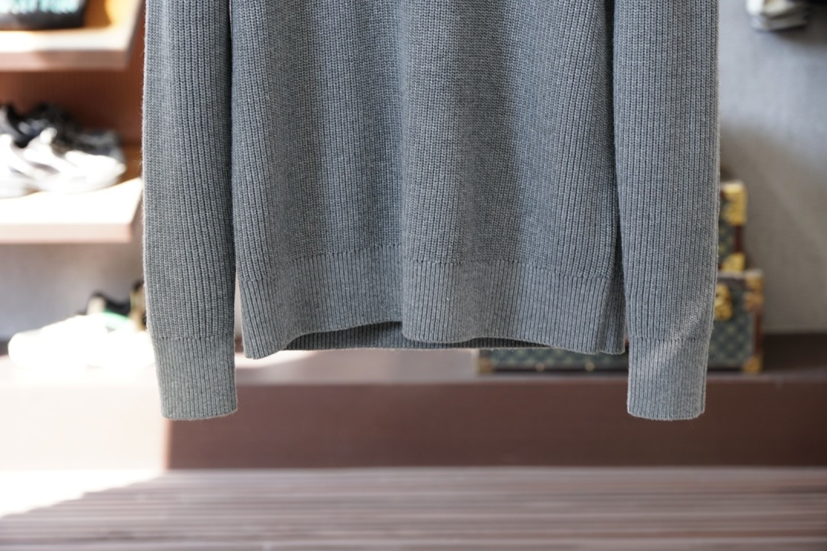 Moncler 浮雕编织徽标毛衣🔥定织雕纹羊毛肌理料 柔软细腻 舒适贴肤 以高饱和度的颜色切开冬日的沉闷