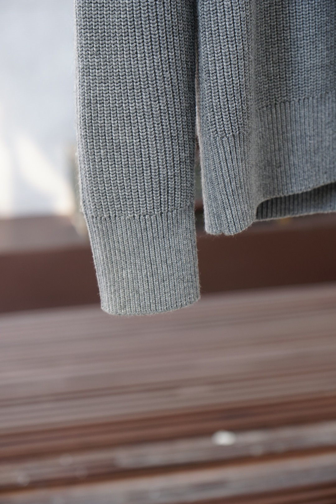 Moncler 浮雕编织徽标毛衣🔥定织雕纹羊毛肌理料 柔软细腻 舒适贴肤 以高饱和度的颜色切开冬日的沉闷