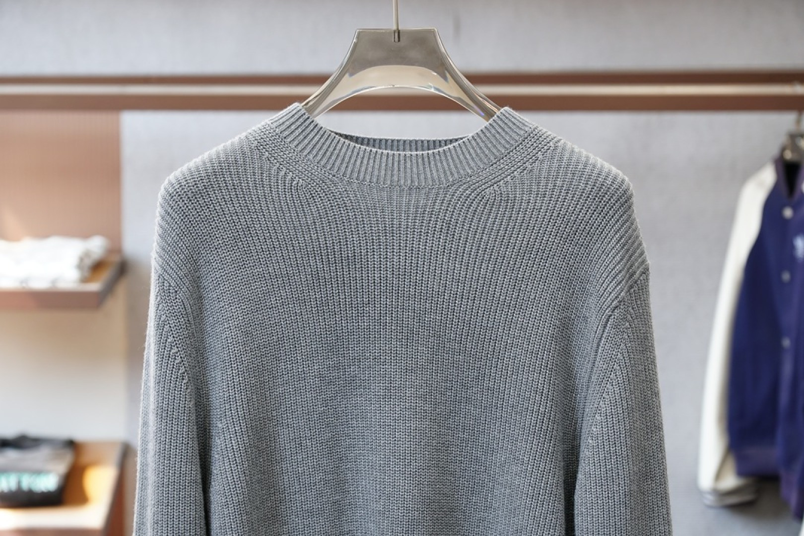 Moncler 浮雕编织徽标毛衣🔥定织雕纹羊毛肌理料 柔软细腻 舒适贴肤 以高饱和度的颜色切开冬日的沉闷