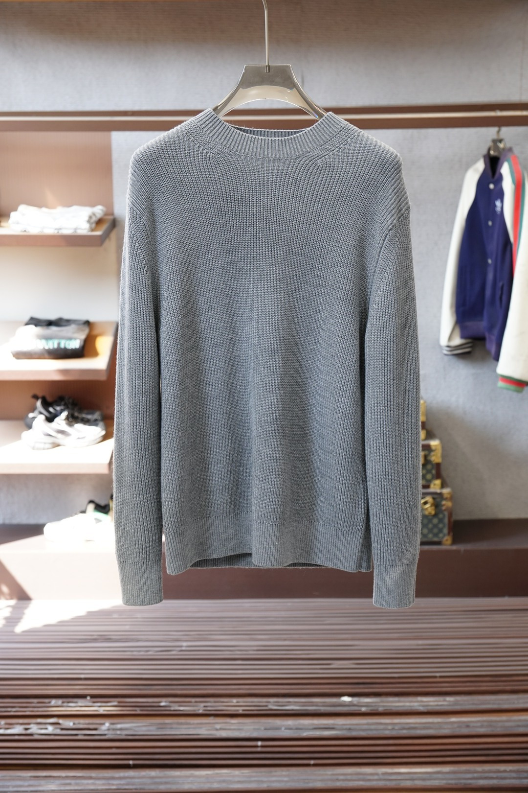 Moncler 浮雕编织徽标毛衣🔥定织雕纹羊毛肌理料 柔软细腻 舒适贴肤 以高饱和度的颜色切开冬日的沉闷