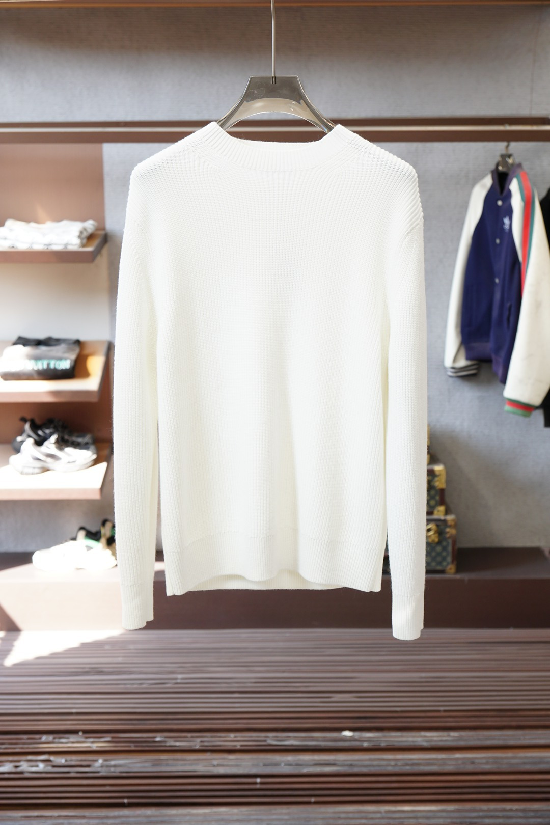 Moncler 浮雕编织徽标毛衣🔥定织雕纹羊毛肌理料 柔软细腻 舒适贴肤 以高饱和度的颜色切开冬日的沉闷