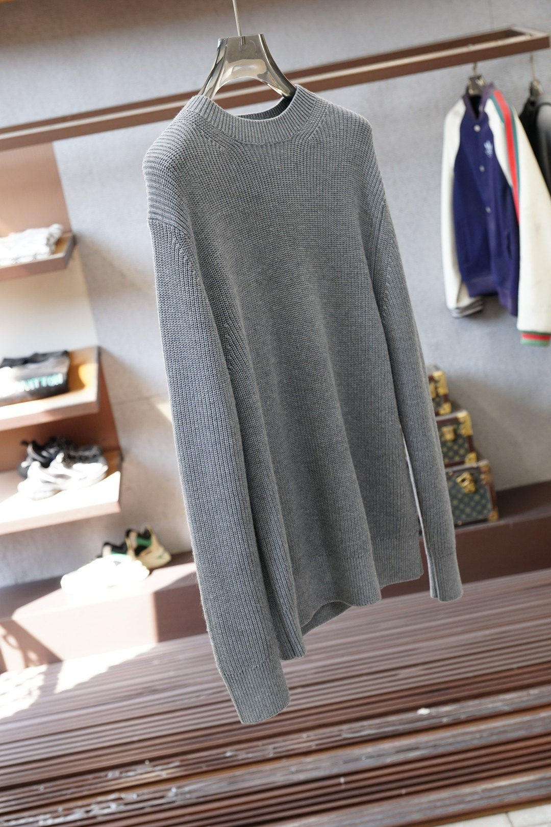 Moncler 浮雕编织徽标毛衣🔥定织雕纹羊毛肌理料 柔软细腻 舒适贴肤 以高饱和度的颜色切开冬日的沉闷