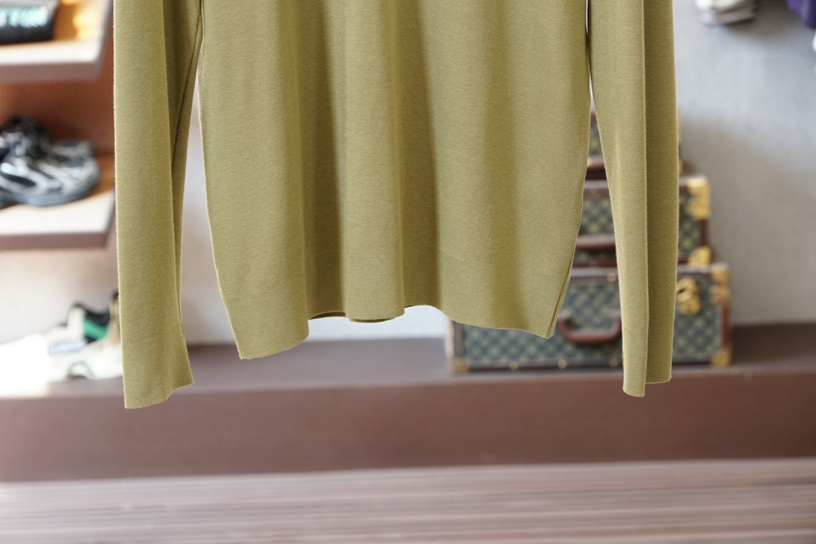 lp🆕2025秋冬最翻领长袖T恤，传统POLO领设计，简单大方，轻商务风格，衣领典雅条纹设计，搭配胸前标