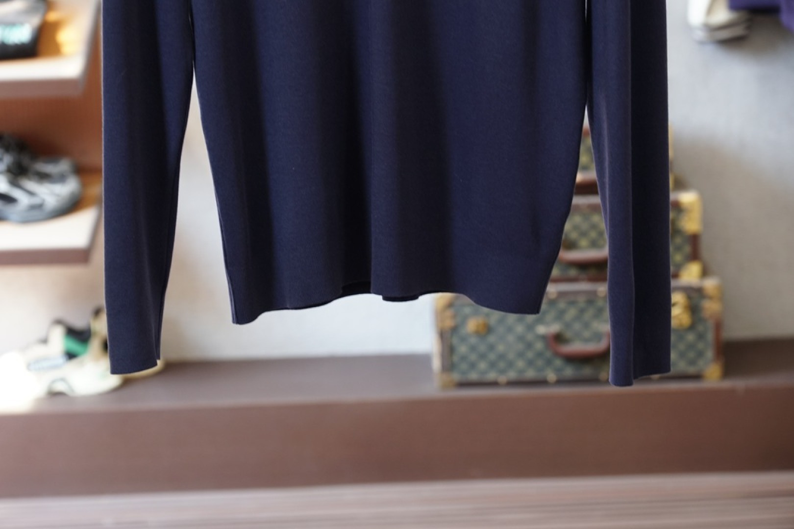 lp🆕2025秋冬最翻领长袖T恤，传统POLO领设计，简单大方，轻商务风格，衣领典雅条纹设计，搭配胸前标