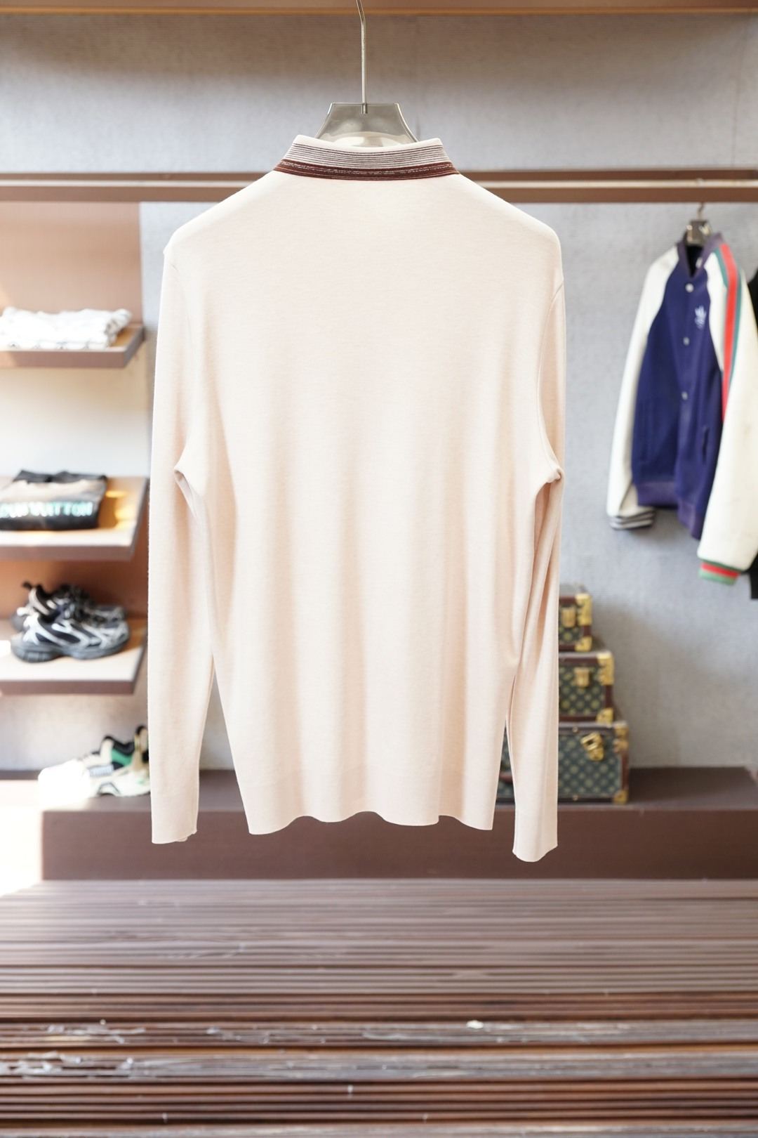 lp🆕2025秋冬最翻领长袖T恤，传统POLO领设计，简单大方，轻商务风格，衣领典雅条纹设计，搭配胸前标