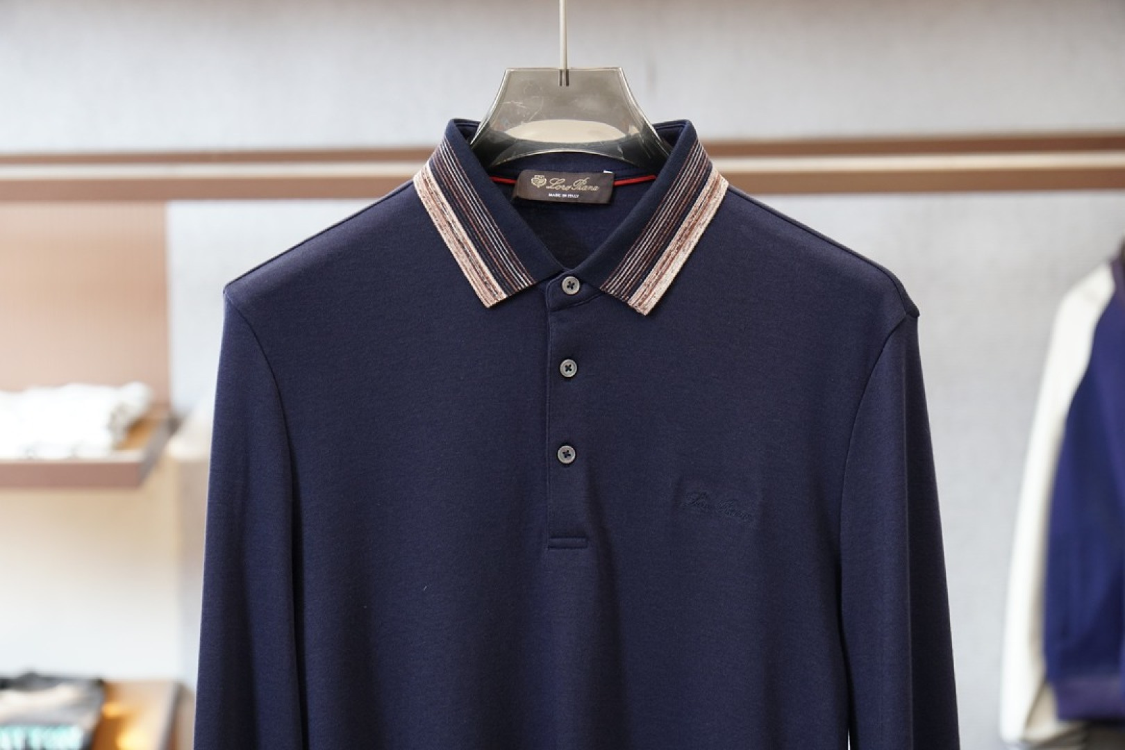 lp🆕2025秋冬最翻领长袖T恤，传统POLO领设计，简单大方，轻商务风格，衣领典雅条纹设计，搭配胸前标