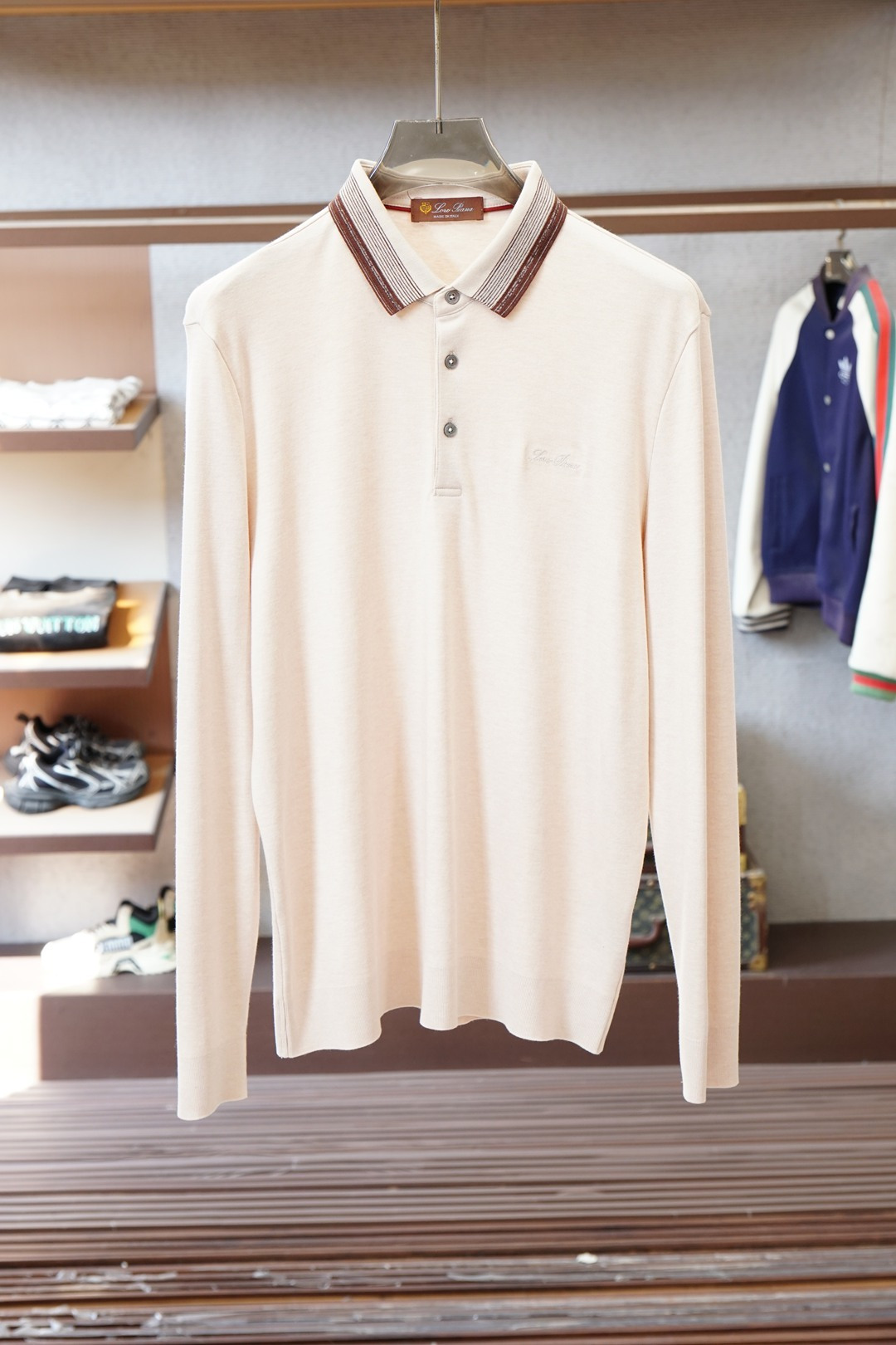 lp🆕2025秋冬最翻领长袖T恤，传统POLO领设计，简单大方，轻商务风格，衣领典雅条纹设计，搭配胸前标