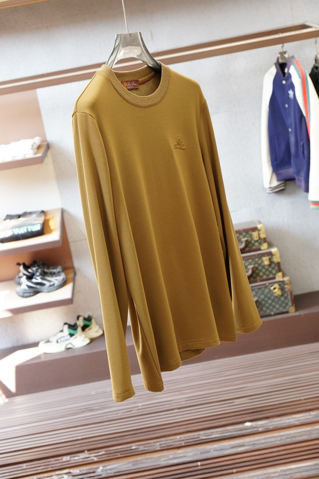 lp🆕，2025秋冬最新橡胶字母徽标男士加绒圆领长袖T恤，可做打底衫保暖内衣穿着，胸前极具代表性的字母L