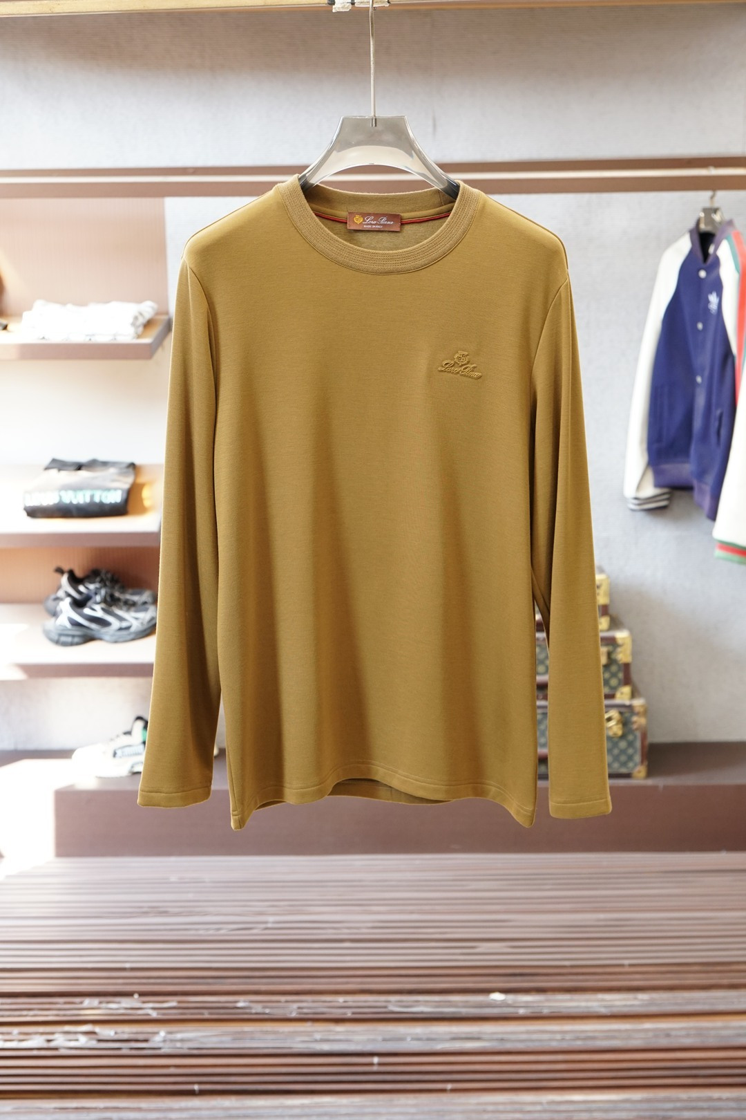 lp🆕，2025秋冬最新橡胶字母徽标男士加绒圆领长袖T恤，可做打底衫保暖内衣穿着，胸前极具代表性的字母L