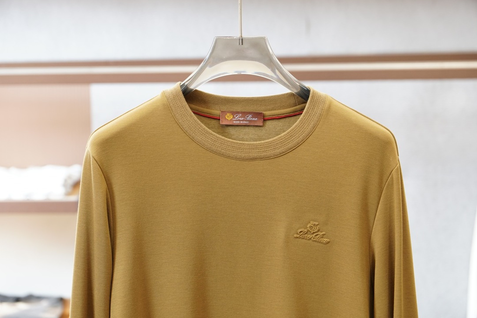 lp🆕，2025秋冬最新橡胶字母徽标男士加绒圆领长袖T恤，可做打底衫保暖内衣穿着，胸前极具代表性的字母L