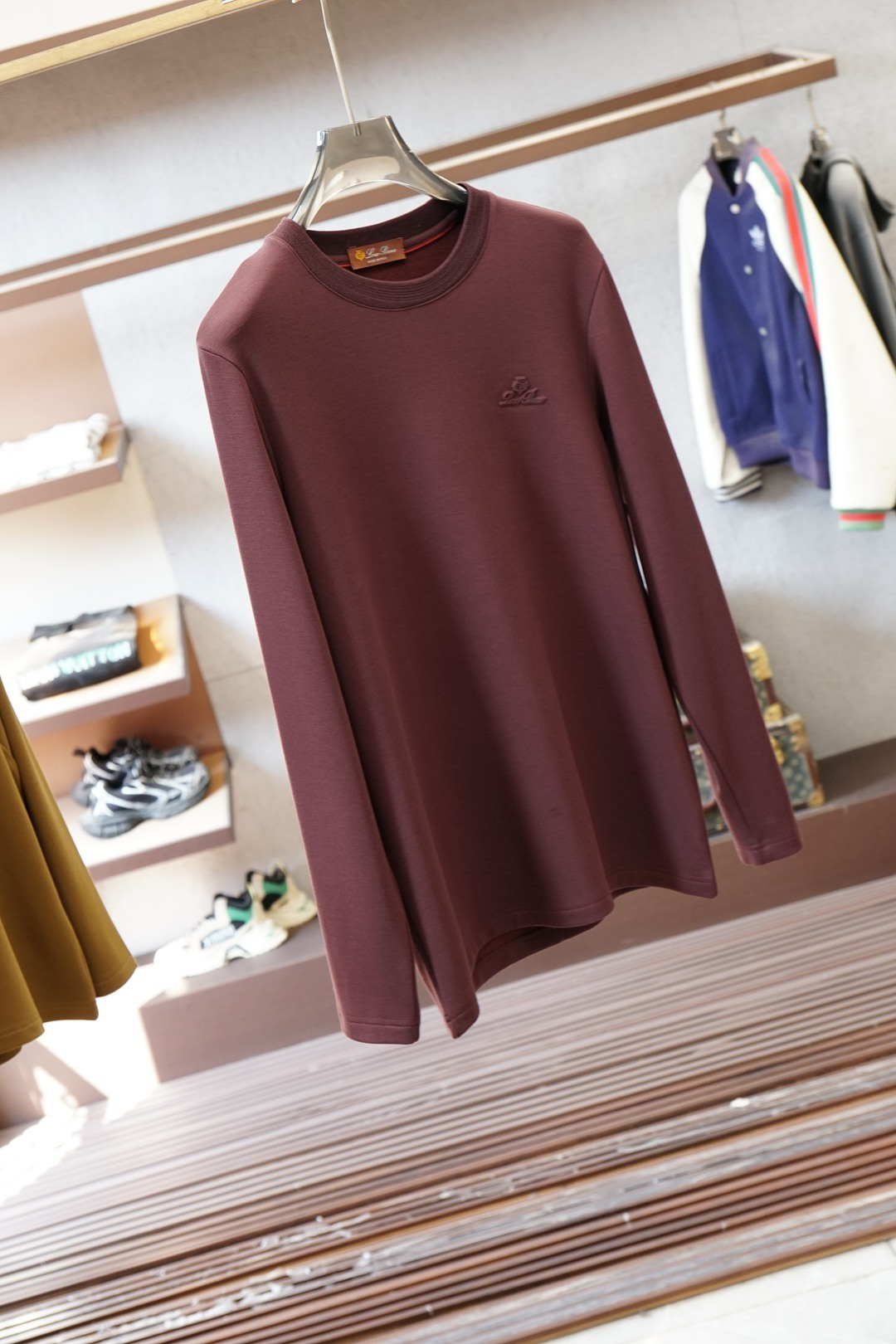 lp🆕，2025秋冬最新橡胶字母徽标男士加绒圆领长袖T恤，可做打底衫保暖内衣穿着，胸前极具代表性的字母L