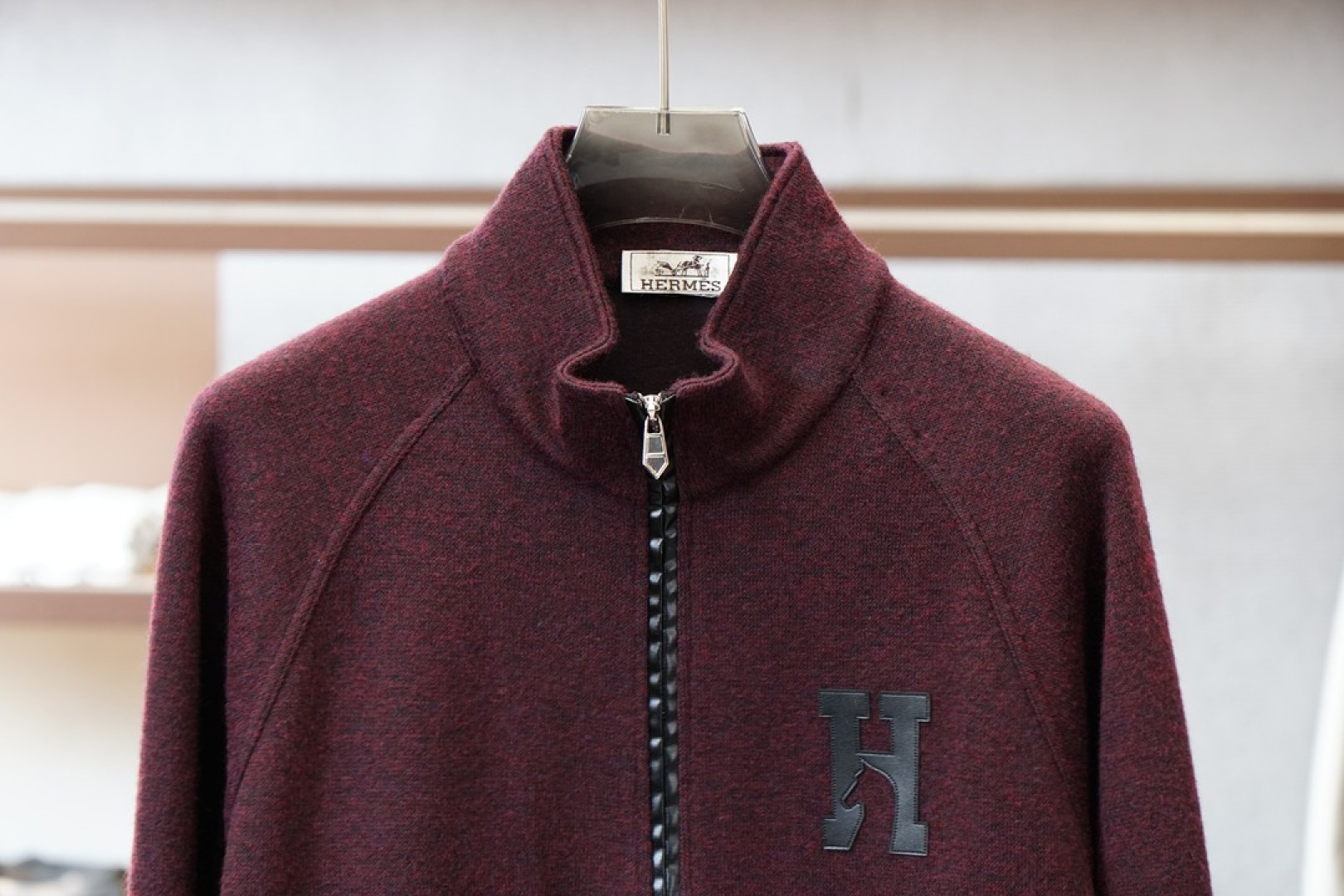 Hermes爱马仕2025秋冬最新H皮标男士全拉链毛衣外套，时尚插肩袖宽松版型，全拉链开身，清爽干练的立